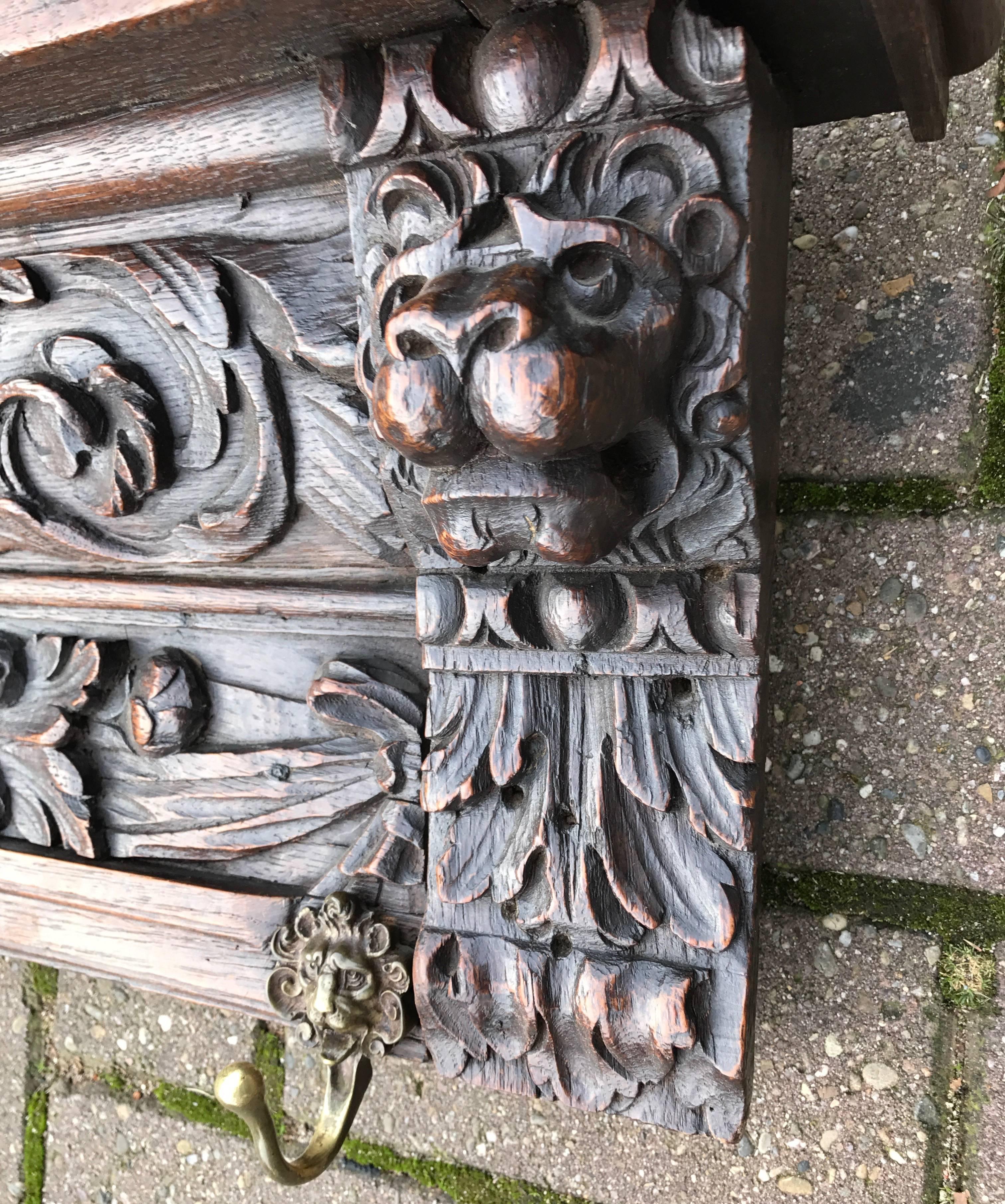 Hand-Carved Large late18th Century Carved Oak and Cast Bronze Lion Wall Coat Rack