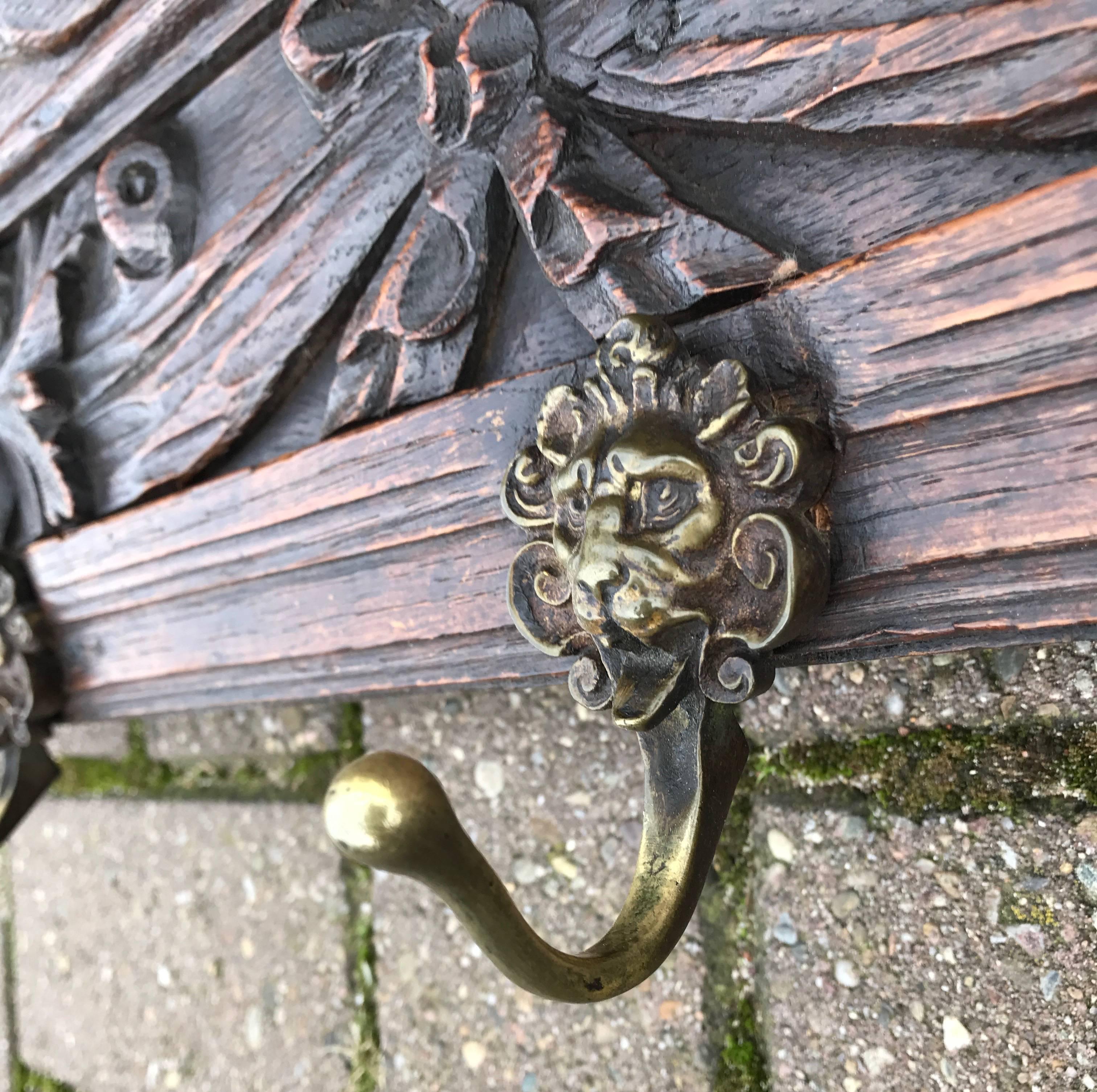 Large late18th Century Carved Oak and Cast Bronze Lion Wall Coat Rack 3