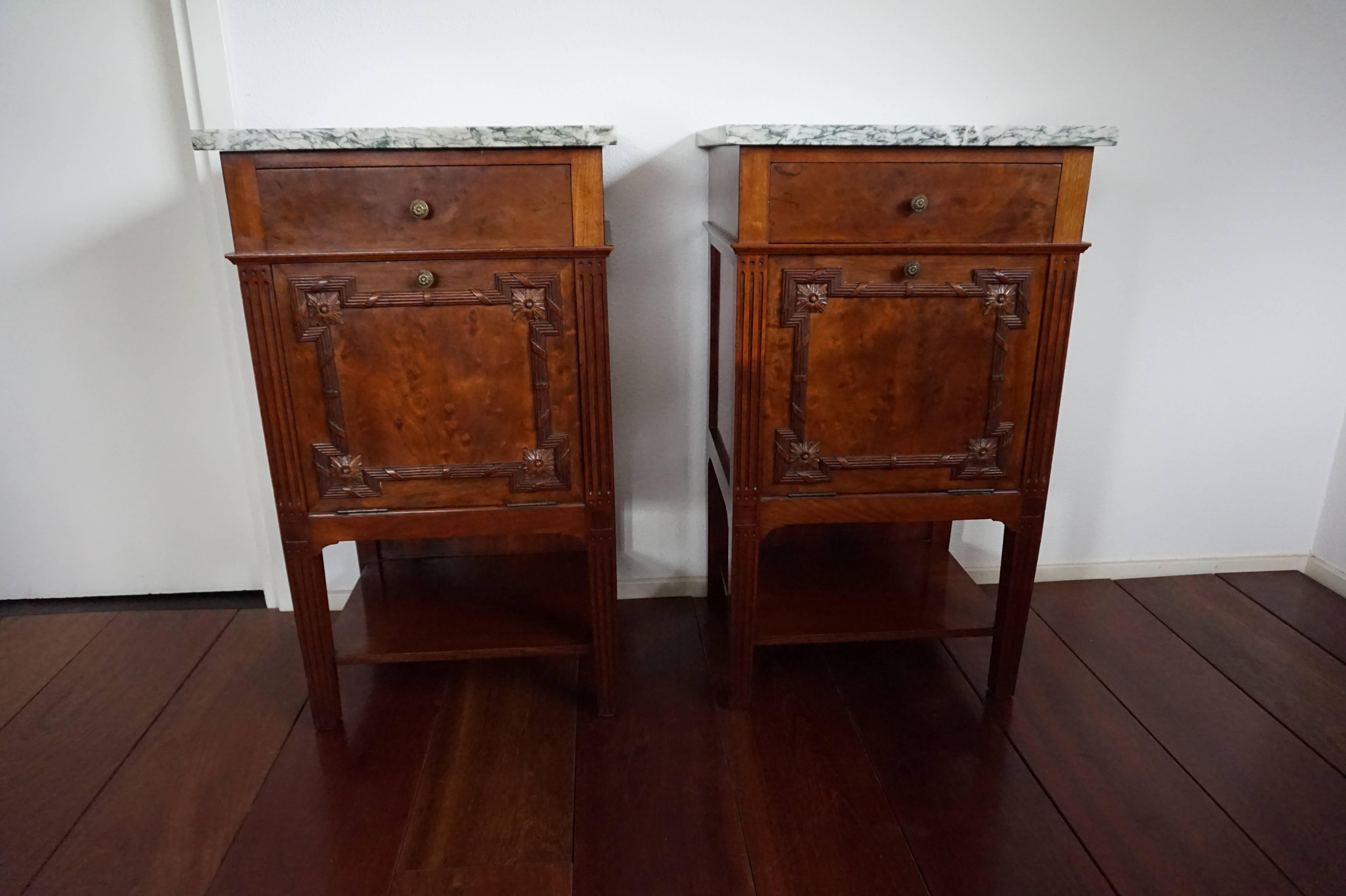 Antique Mahogany Bedside Cabinets w. Hand Carved Elements and Green Marble Tops In Excellent Condition In Lisse, NL