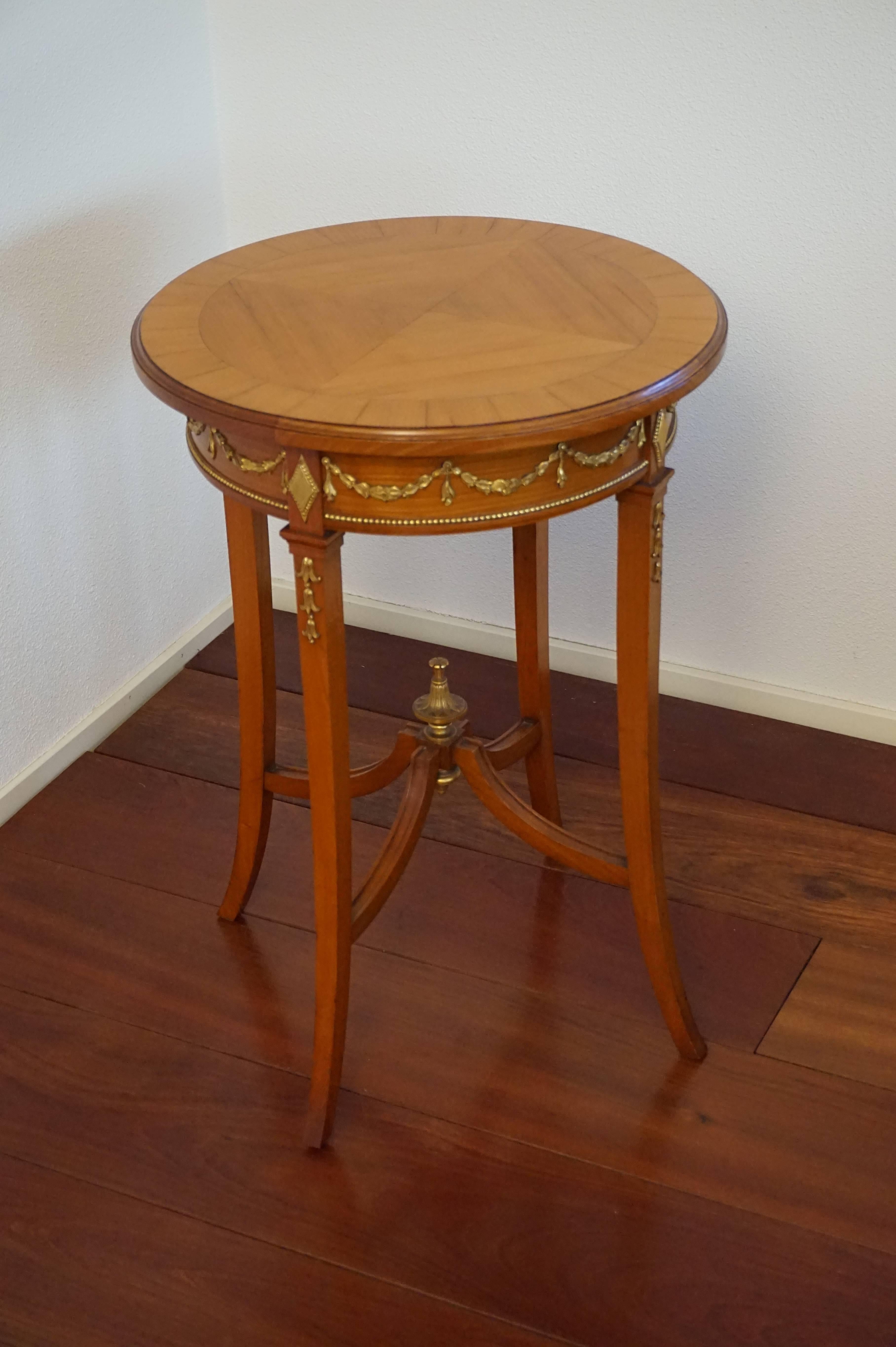 Empire Style Satinwood End Table / Gueridon with Carved and Gilt Guirlandes For Sale 4