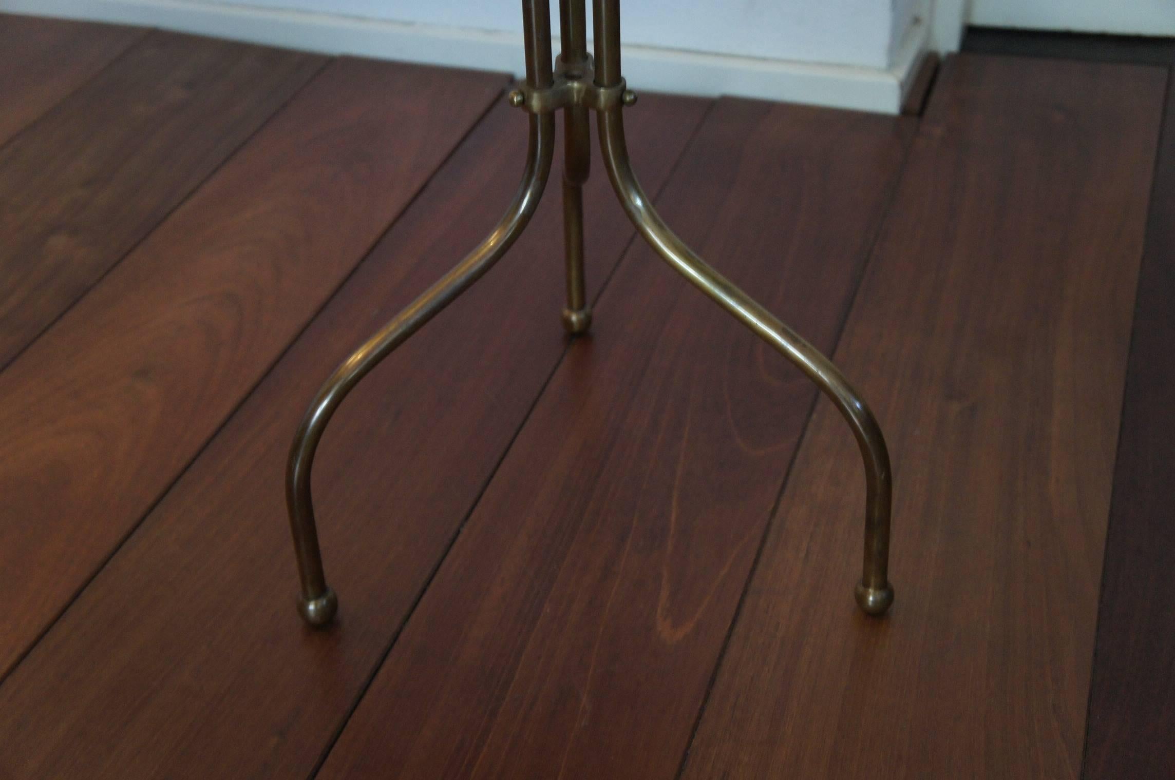English Early 20th Century Brass and Wood Rotating Magazine Stand or Rack, circa 1910
