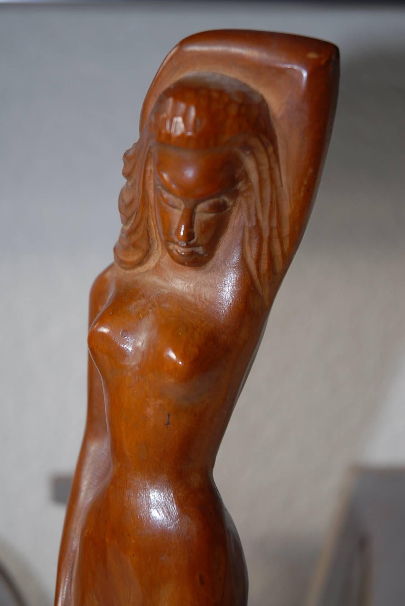 Escultura Art Déco de madera de frutal con desnudo femenino atribuida a Barend Jordens Art Decó en venta