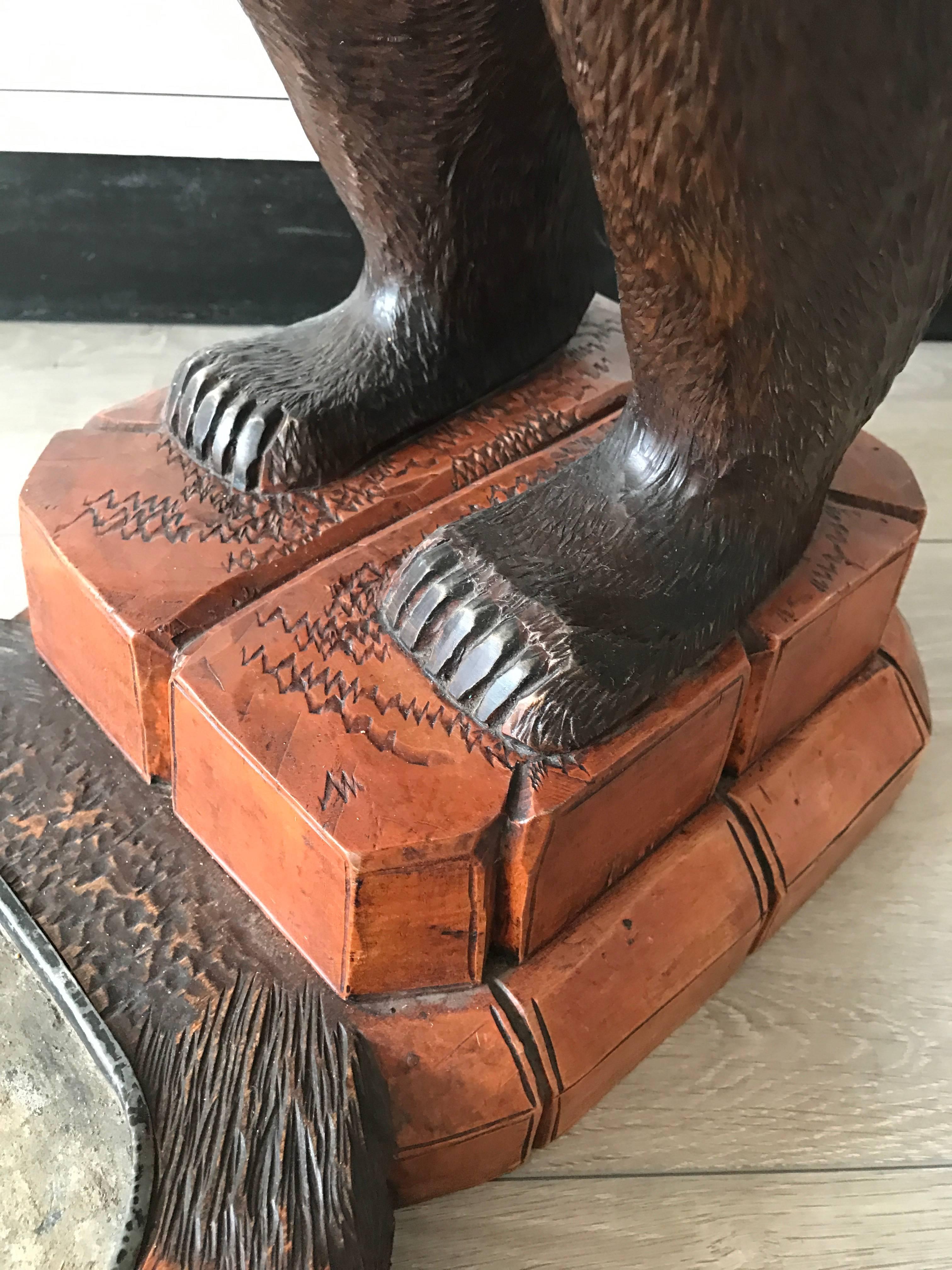 20th Century Antique Hand-Carved and Sizable Wooden Black Forest Bear Umbrella & Stick Stand For Sale