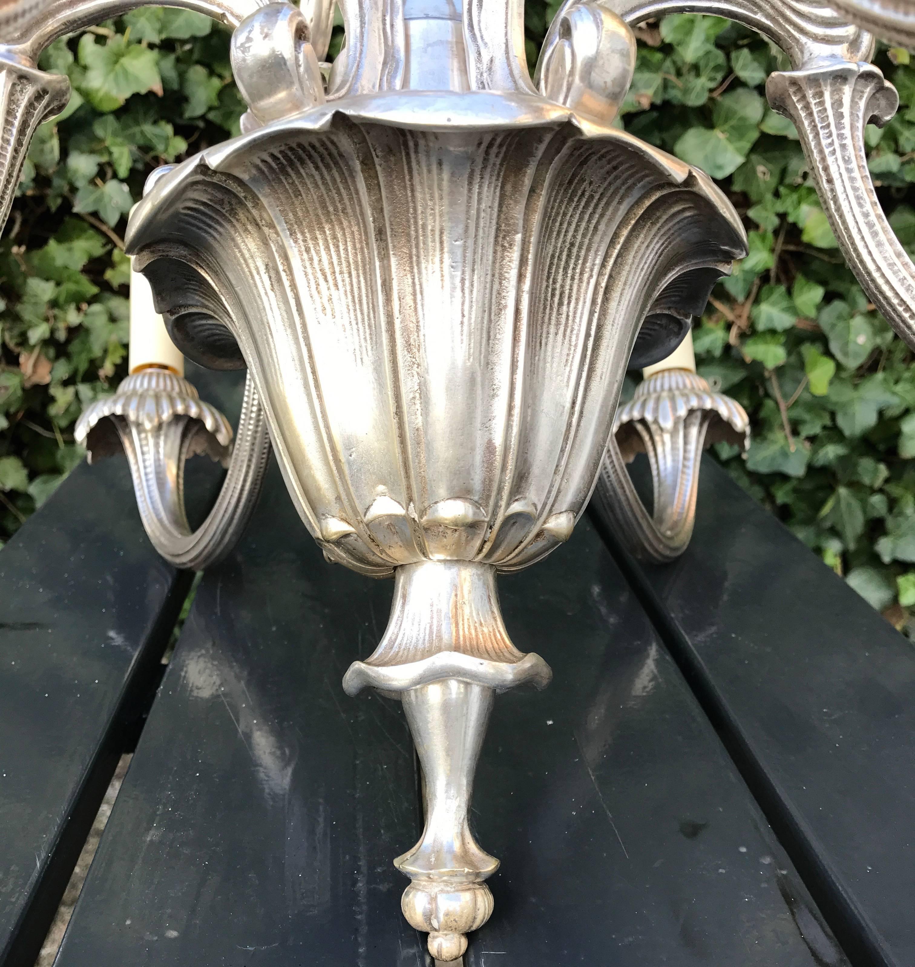 Unica nel suo genere, lampada a sospensione scultorea in bronzo argentato Art Déco In condizioni ottime in vendita a Lisse, NL