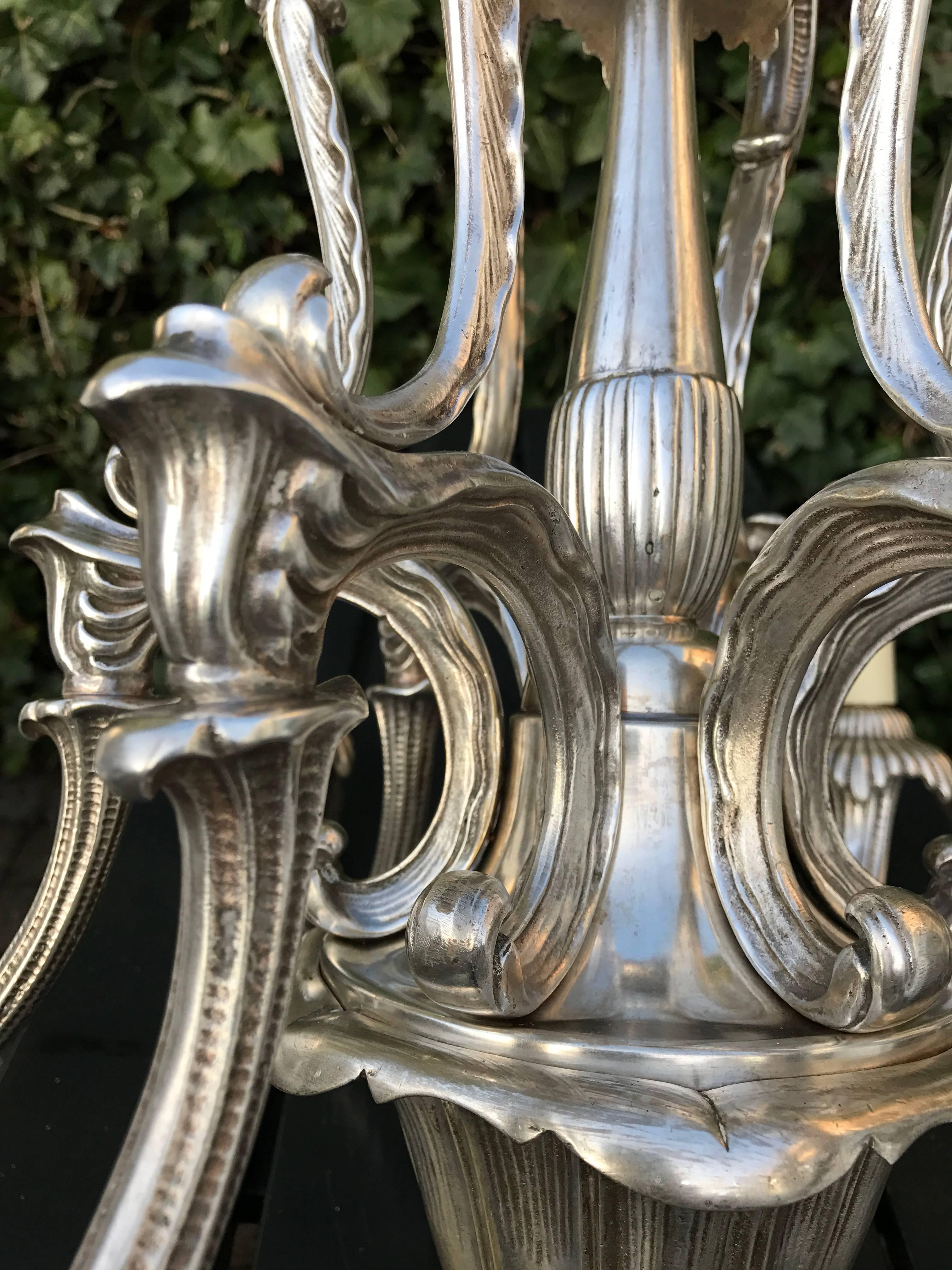 XX secolo Unica nel suo genere, lampada a sospensione scultorea in bronzo argentato Art Déco in vendita