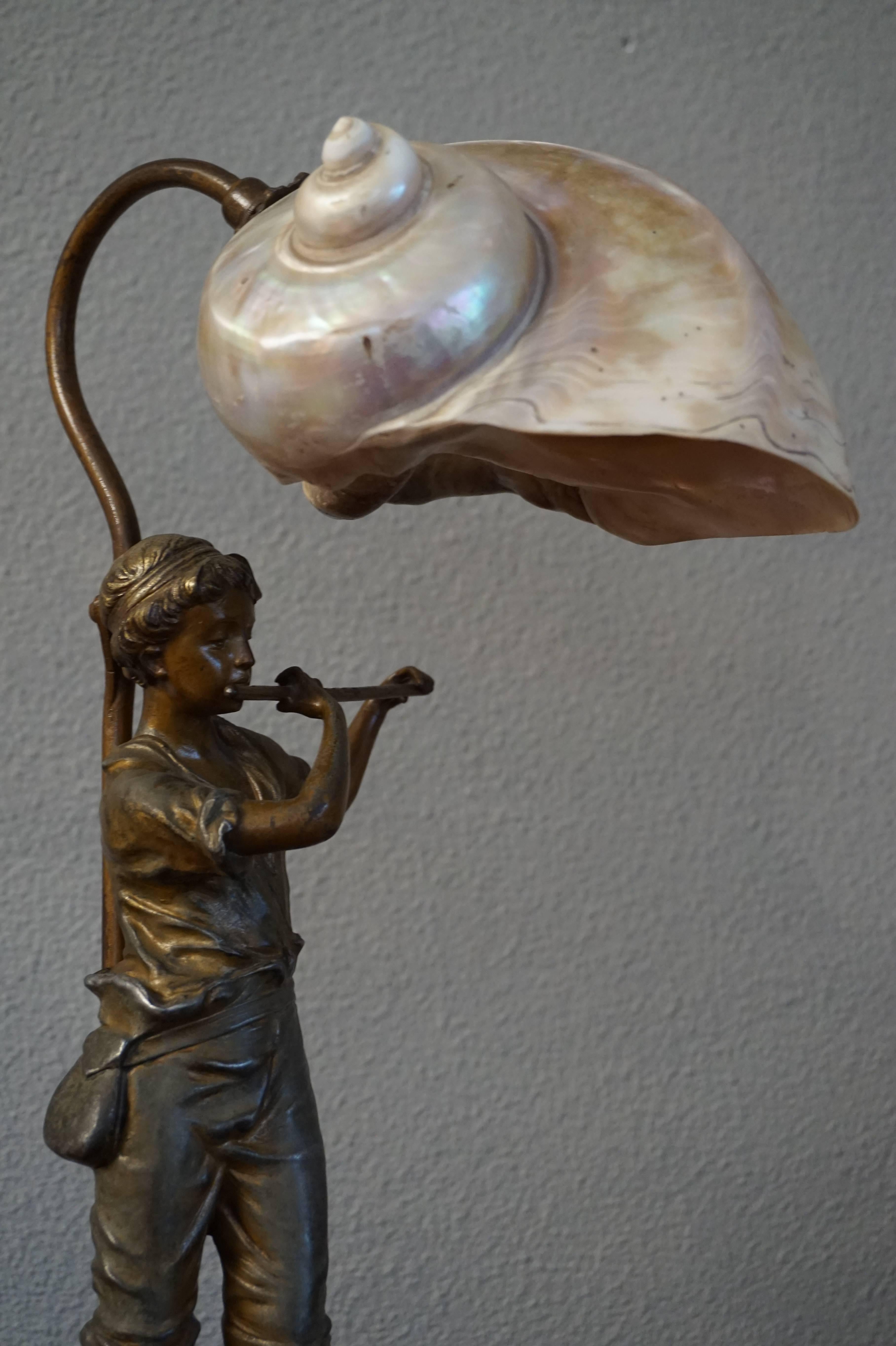 Antique Jugendstil Nautilus Shell Table Lamp with Fluit Playing Boy Sculpture In Excellent Condition In Lisse, NL