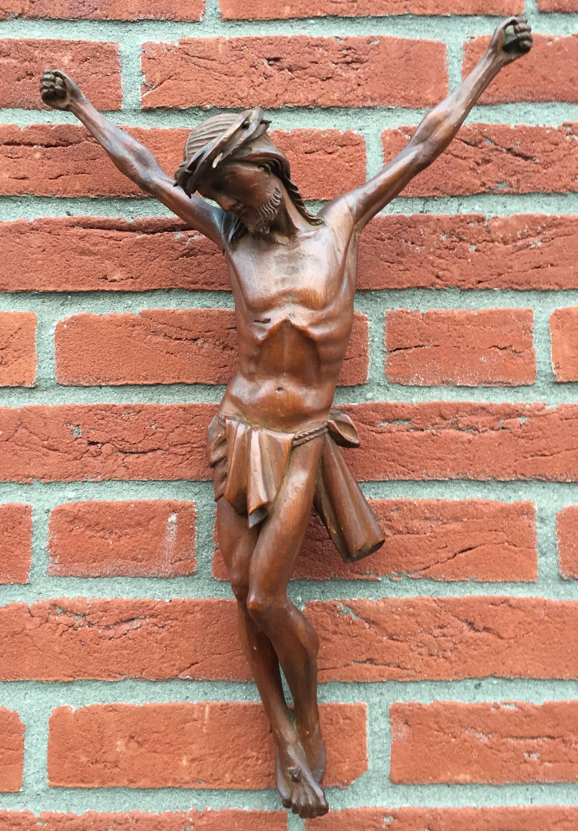 20th Century Early 1900s Quality Hand-Carved Wooden Corpus of Christ for Wall Mounting