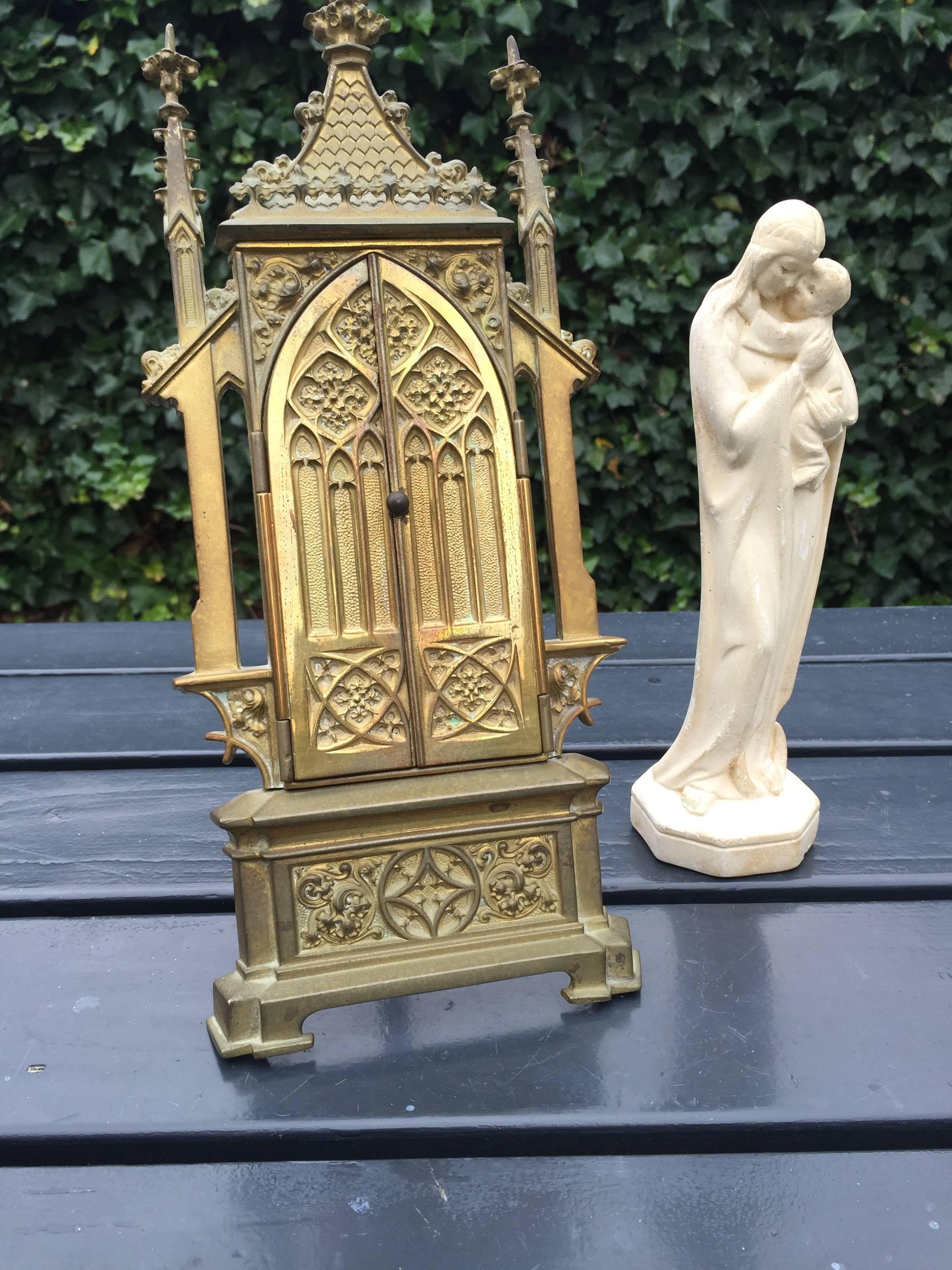 Early 1900 Gothic Revival Gilt Bronze Church Chapel Design Christ Picture Frame In Excellent Condition In Lisse, NL