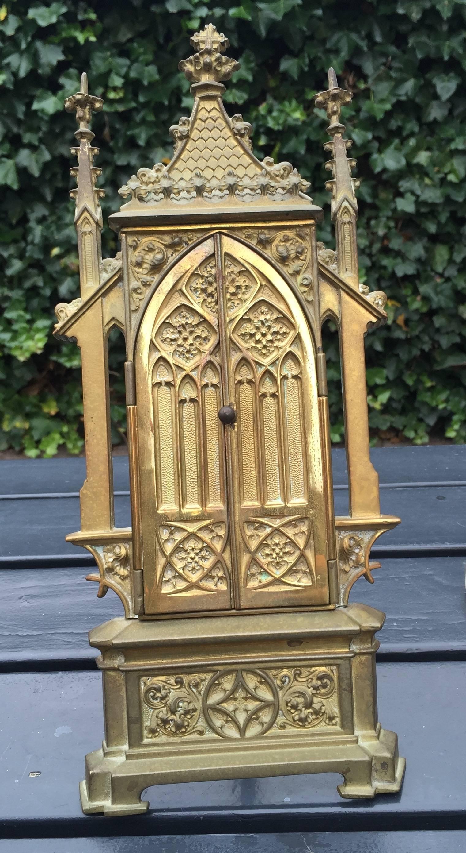Early 1900 Gothic Revival Gilt Bronze Church Chapel Design Christ Picture Frame 1