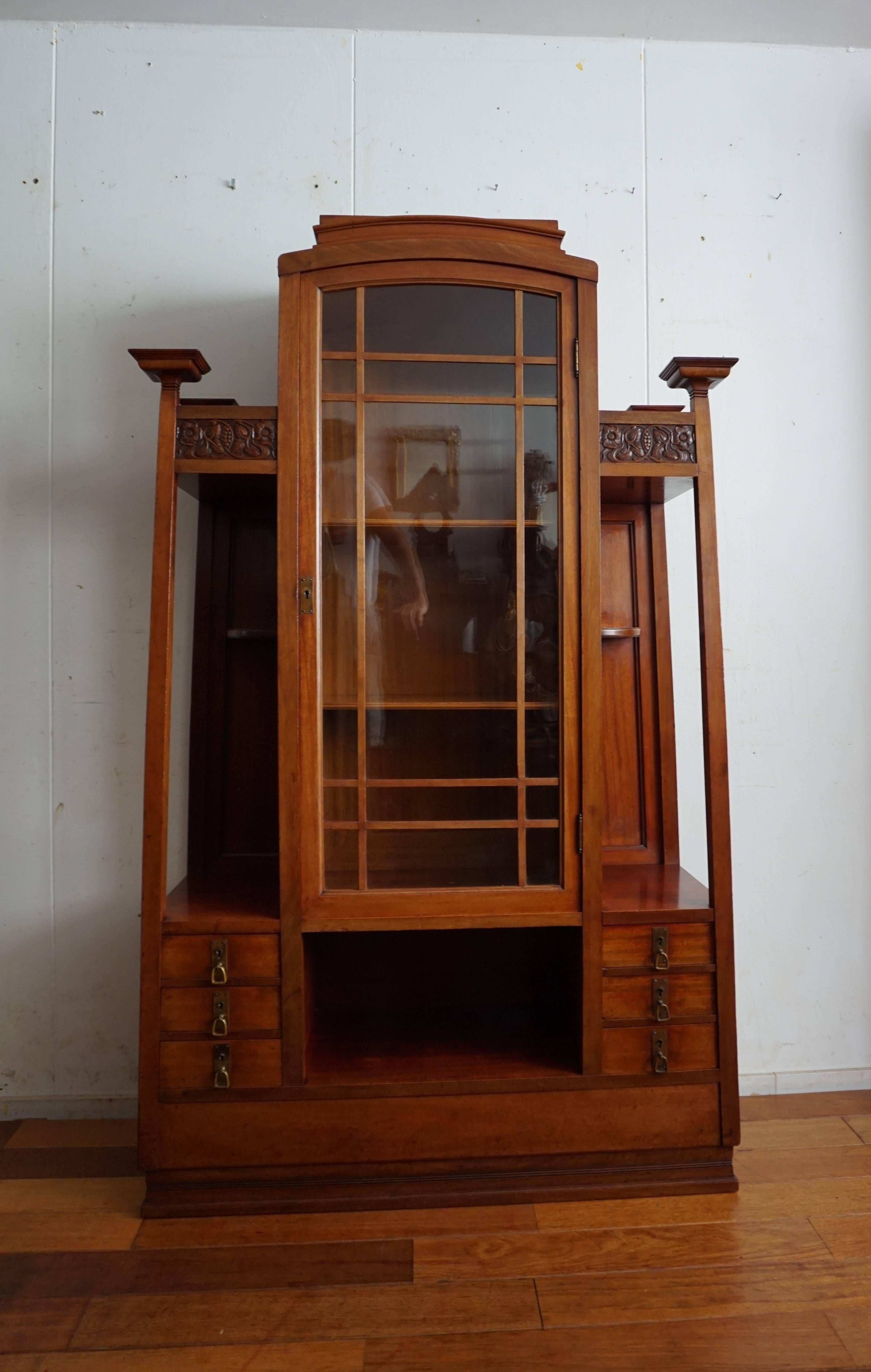 Early 20th Century Art Nouveau Display Cabinet with Drawers and Pilars for Vases In Good Condition In Lisse, NL