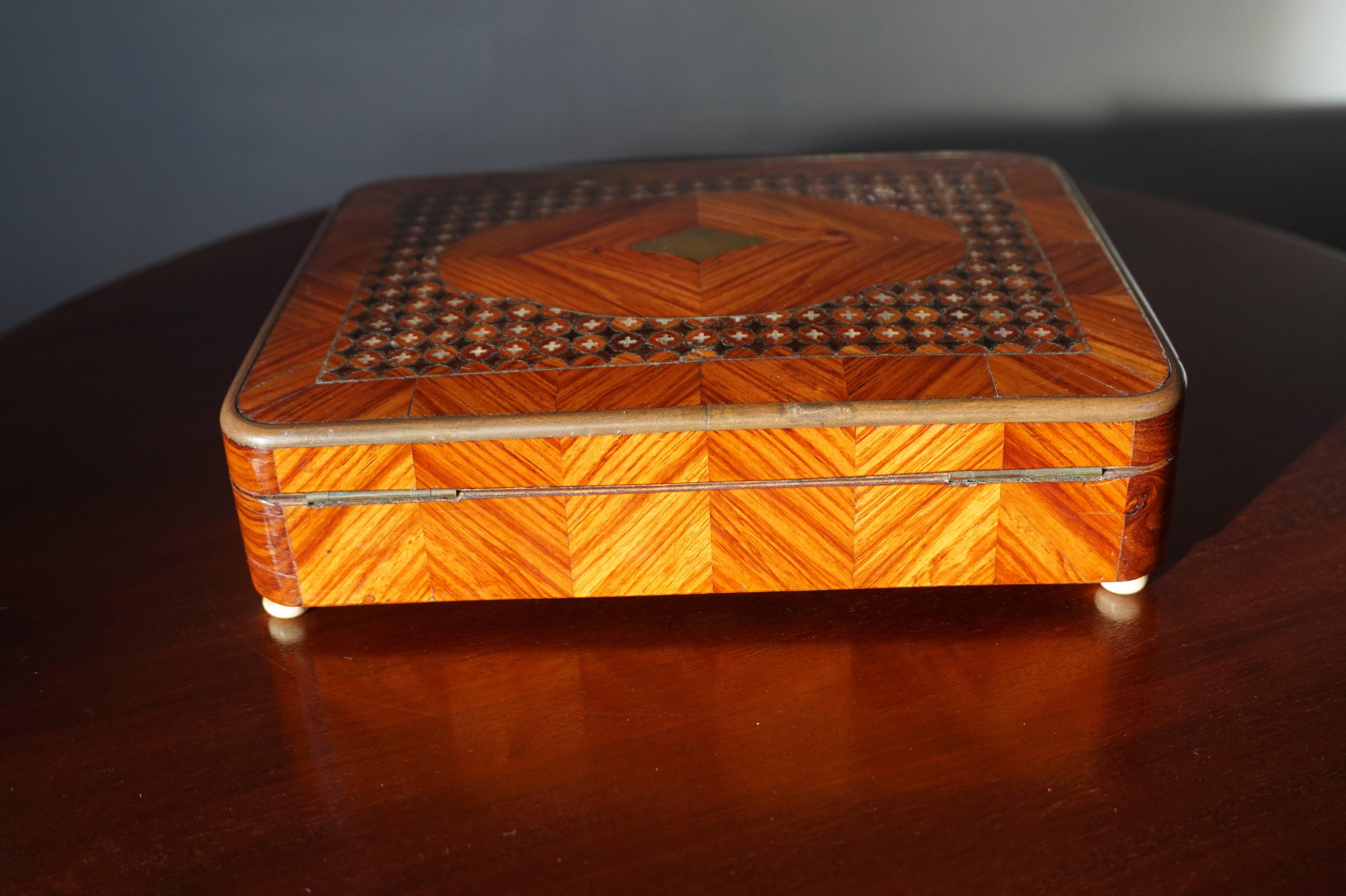 Antique & Unique French Satinwood and Nutwood Jewelry Box with Brass Inlay 1800s In Excellent Condition For Sale In Lisse, NL