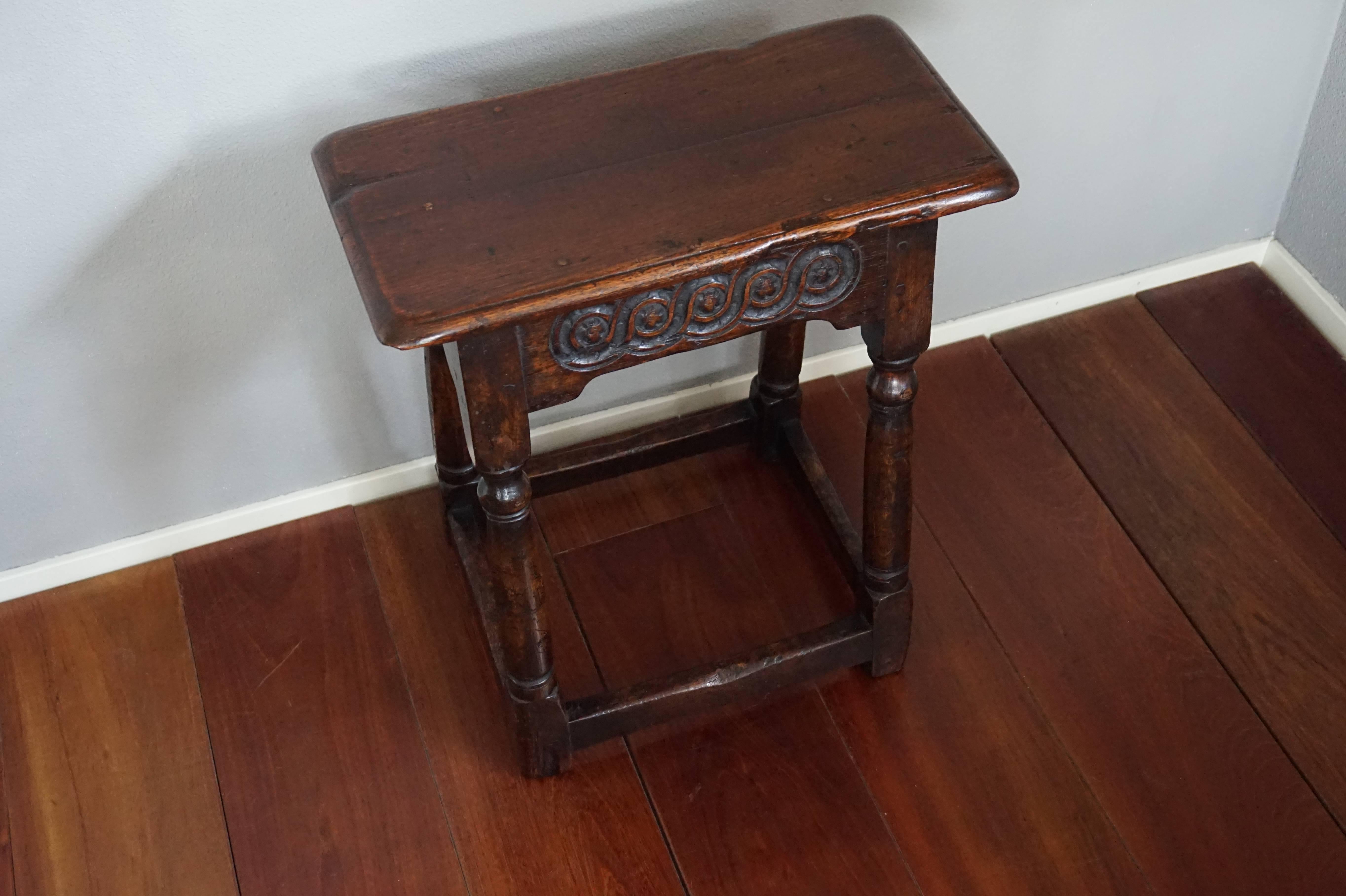Early, solid oak Joint stool.

There are not many people who know exactly how old this stool is, but it is at least from circa 1800. One of our restorers thinks it could even be from the Renaissance Period, but we rather stay save and leave it at