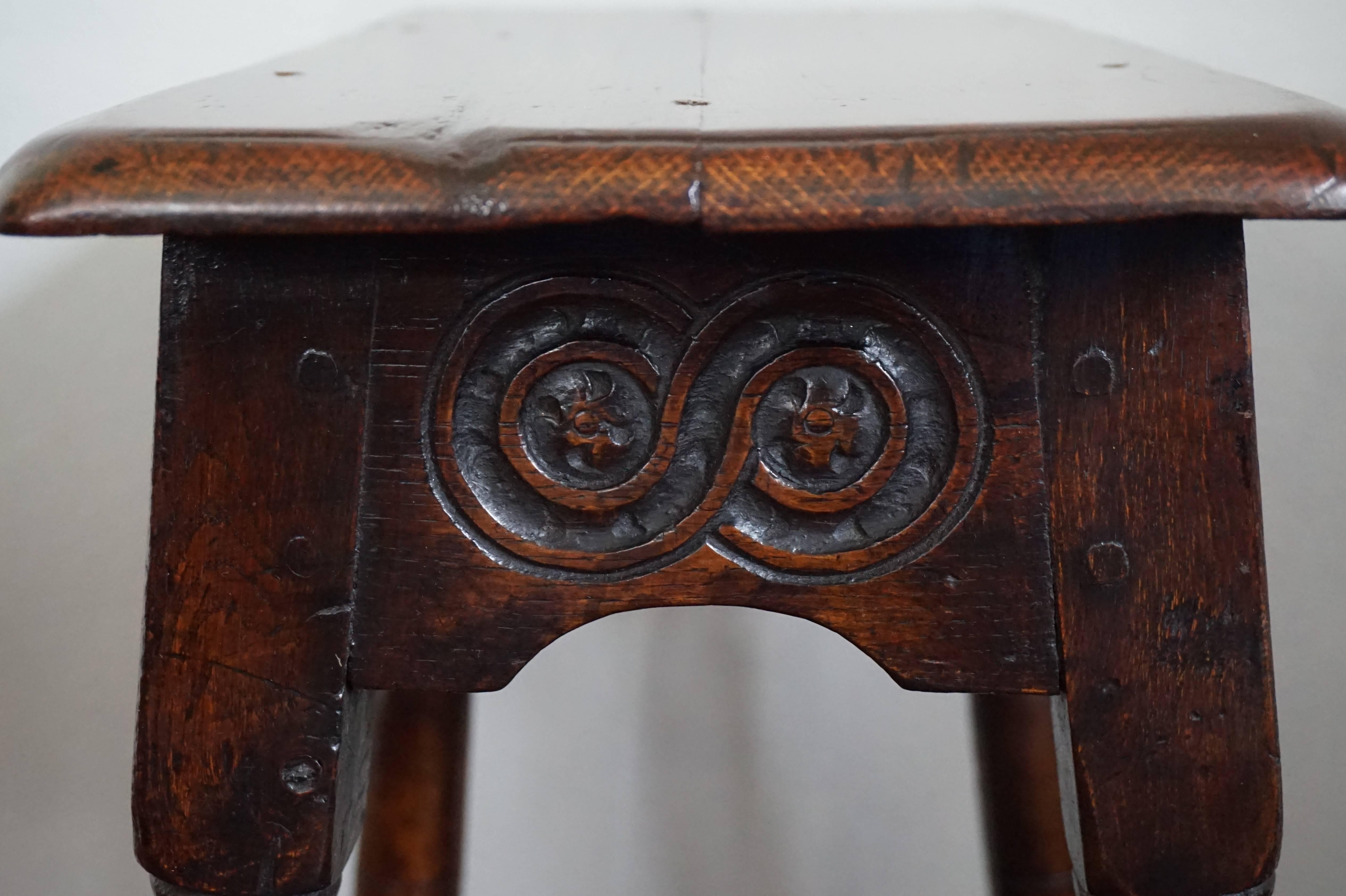 Antique Hand-Crafted and Hand Carved Solid Oak Joint Stool, circa 1800 1