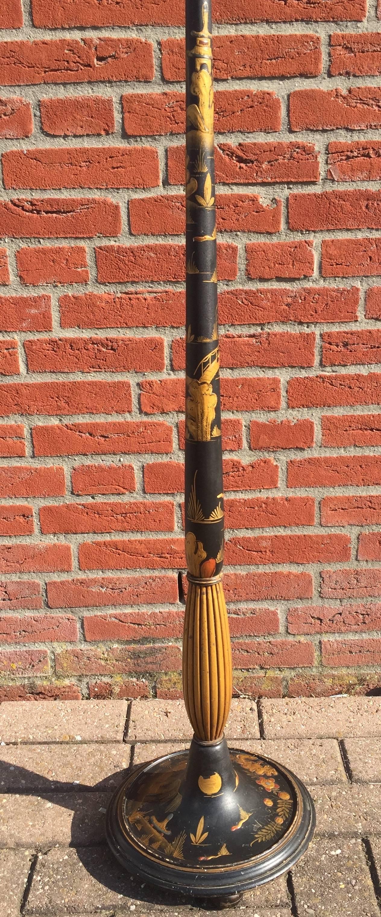 20th Century Early 1900s Wooden Chinoiserie Floor Lamp with Lacquer Decor and Chinese Motifs