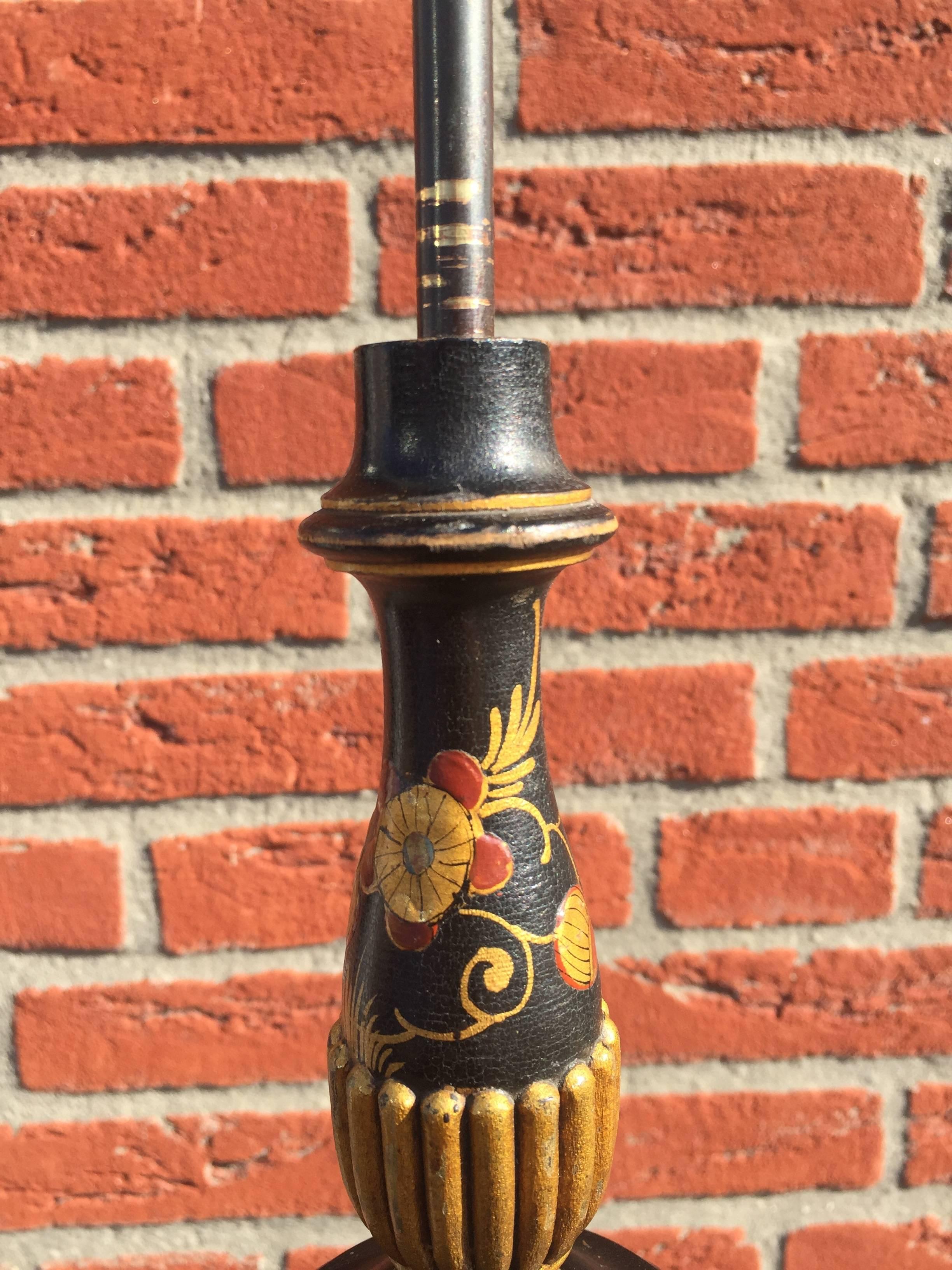 Early 1900s Wooden Chinoiserie Floor Lamp with Lacquer Decor and Chinese Motifs 1
