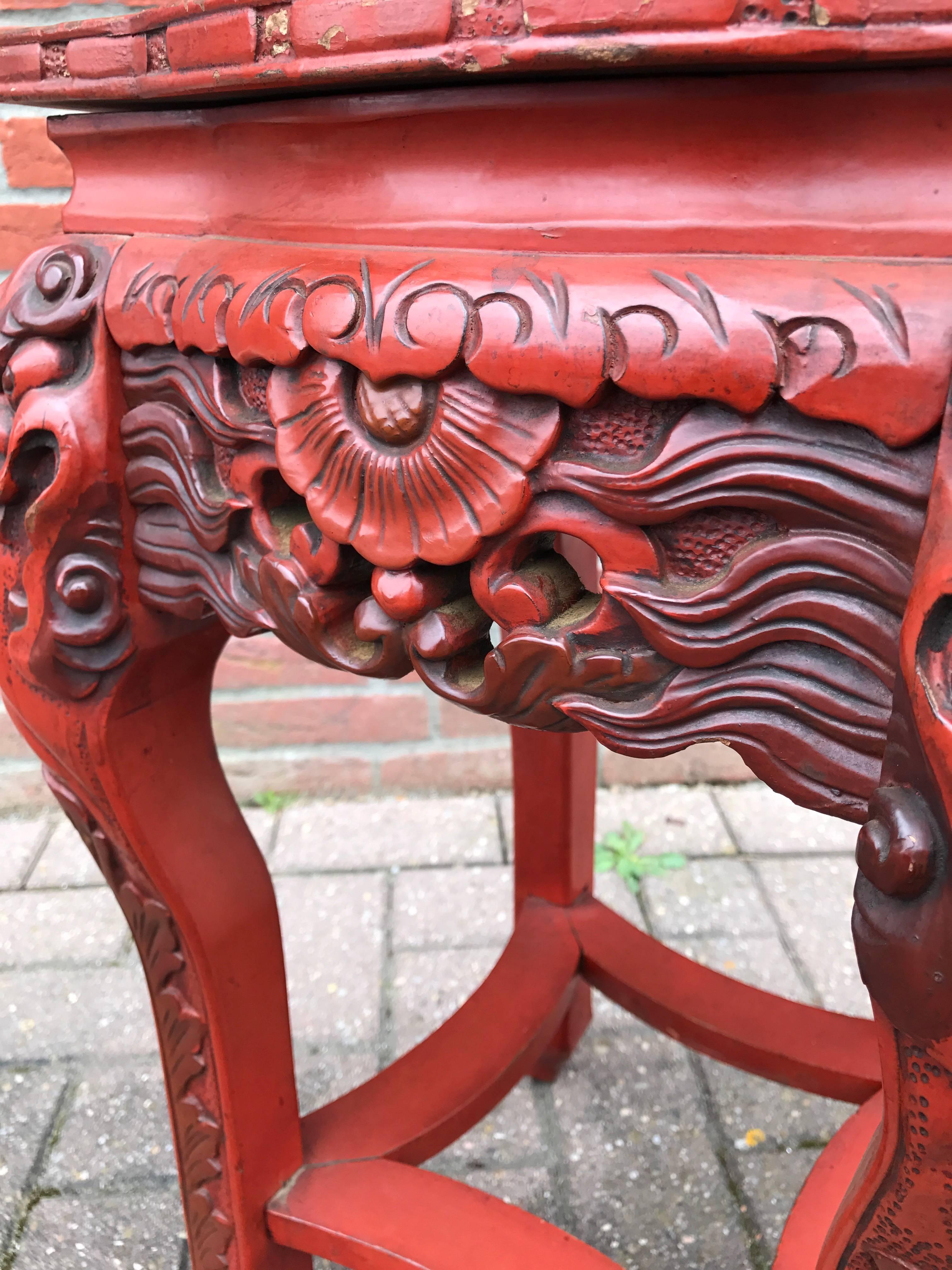 Antique Japanese Carved Wood Red Lacquered Vase or Plant Pedestal Stand / Table In Excellent Condition In Lisse, NL