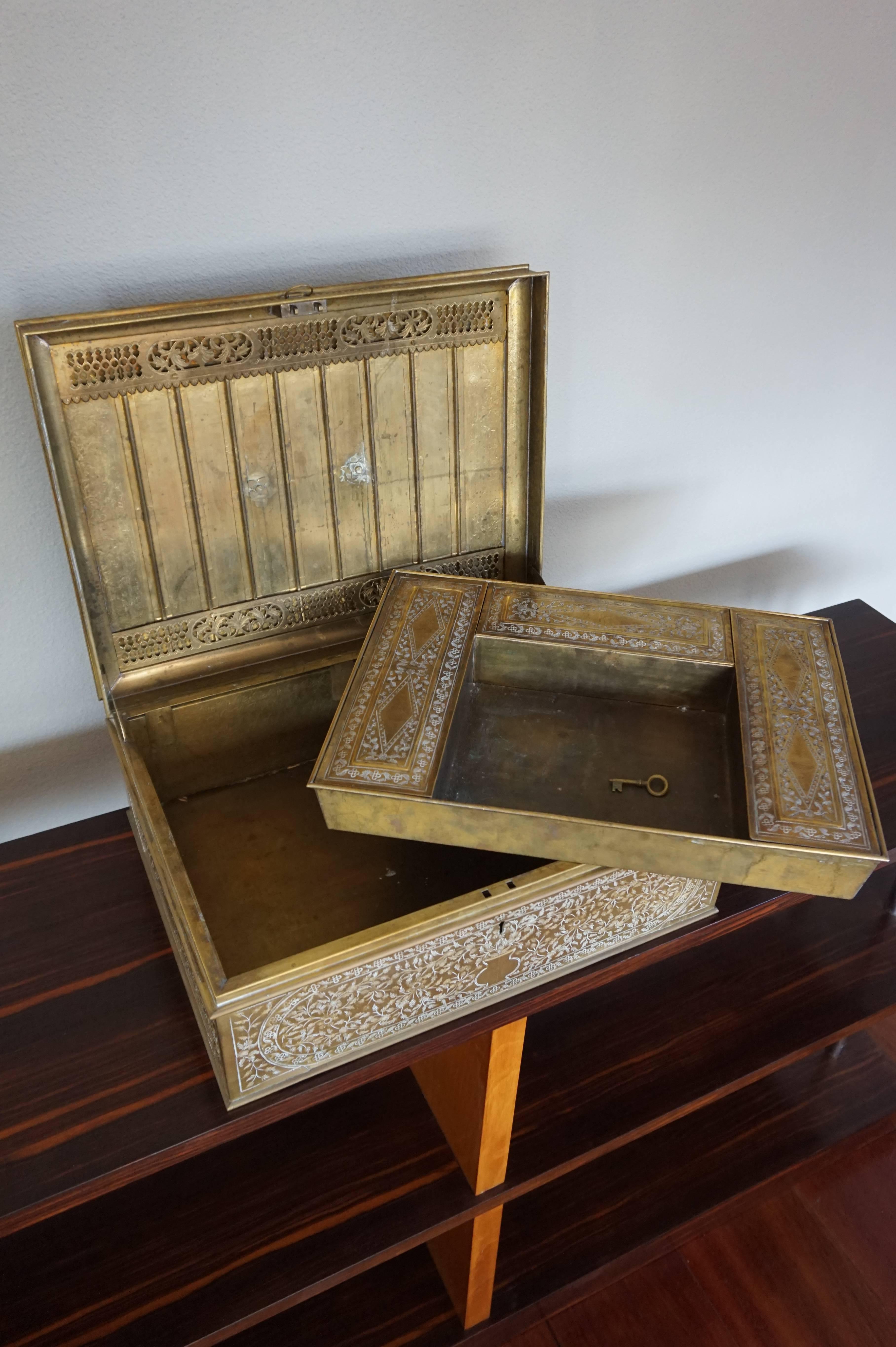 Unique 19th Century Embossed Brass Box of Yellow Metal by P.H. Muntz's 1872 In Excellent Condition In Lisse, NL