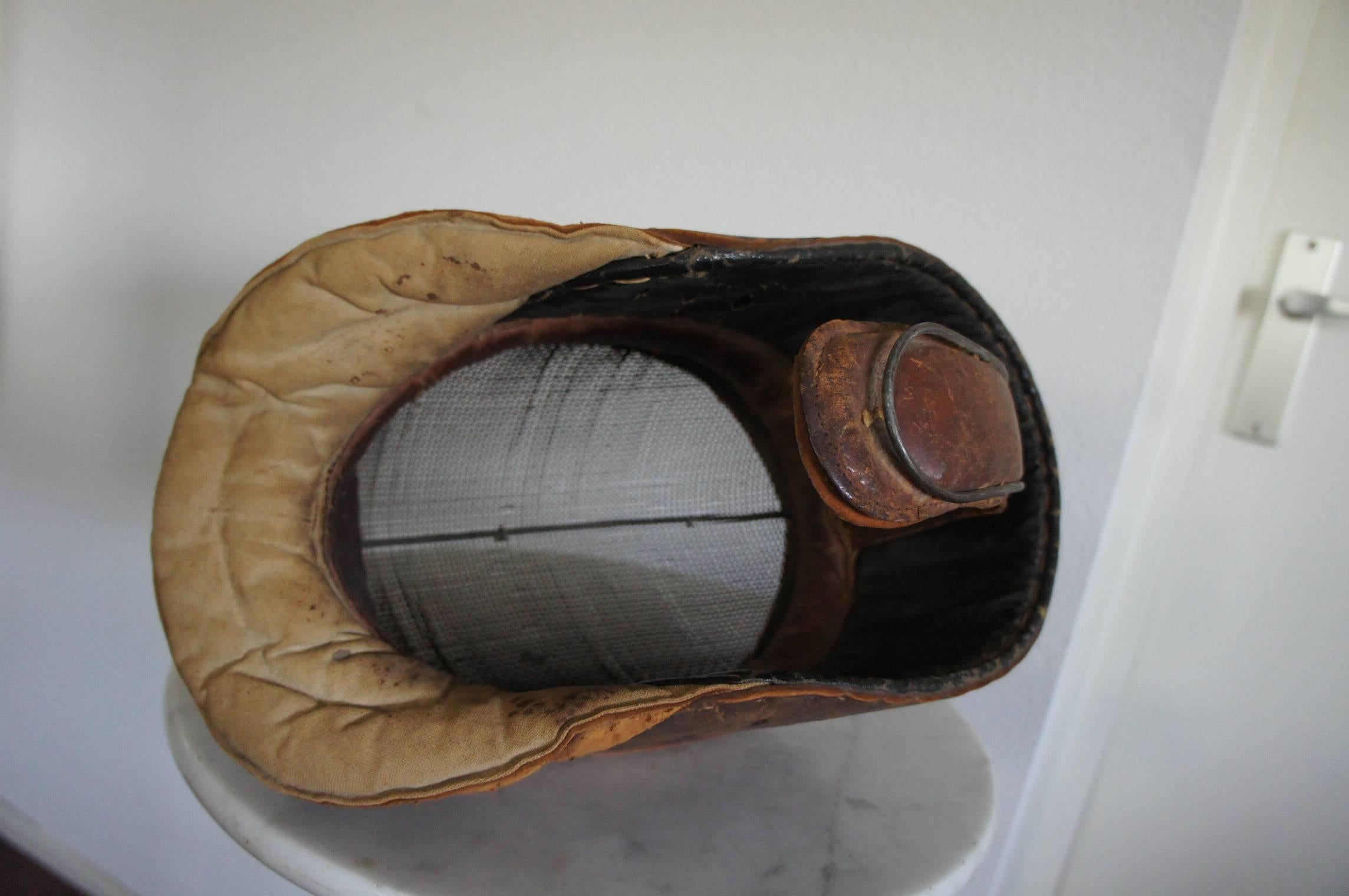 Early 20th Century Leather and Metal Fencing Mask in Good and Original Condition In Excellent Condition In Lisse, NL