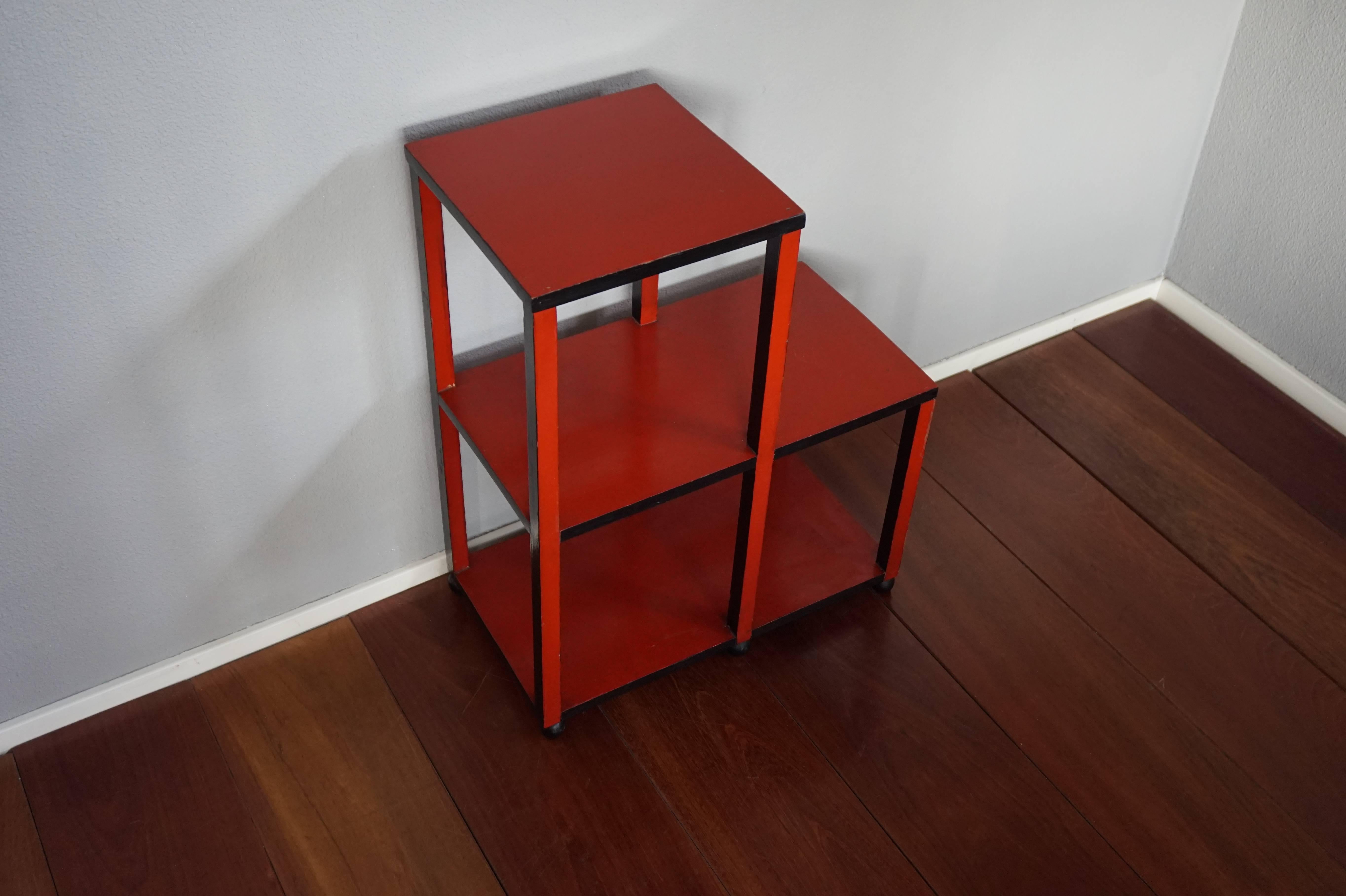 Unique Art Deco Amsterdam School Red & Black Lacquered Etagere Stand Small Table In Excellent Condition In Lisse, NL