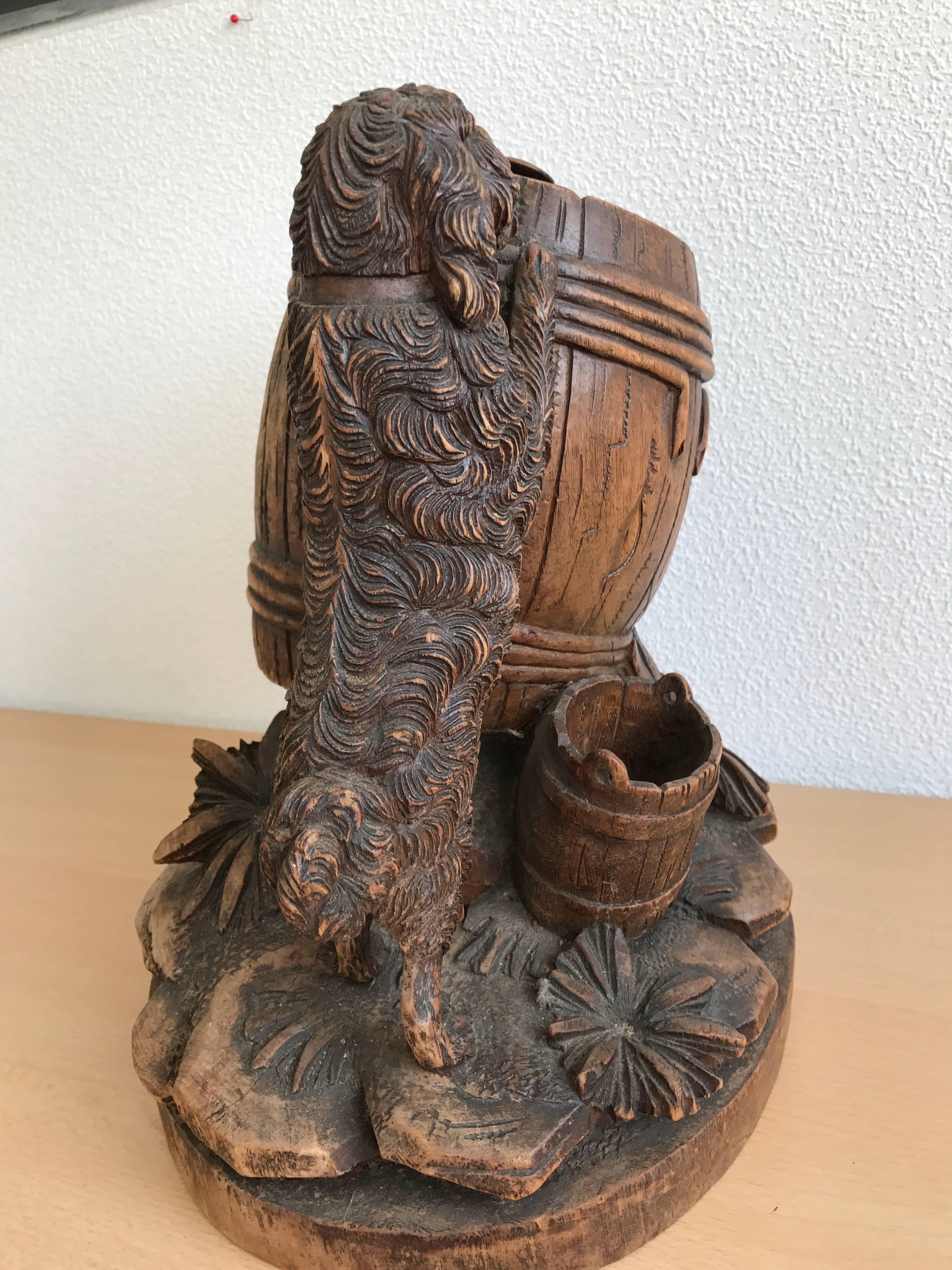 Antike antike Schwarzwald geschnitzt Walnussholz Tabak oder Zigarrenbox Humidor Großer Pudel Hund (Schweizerisch) im Angebot
