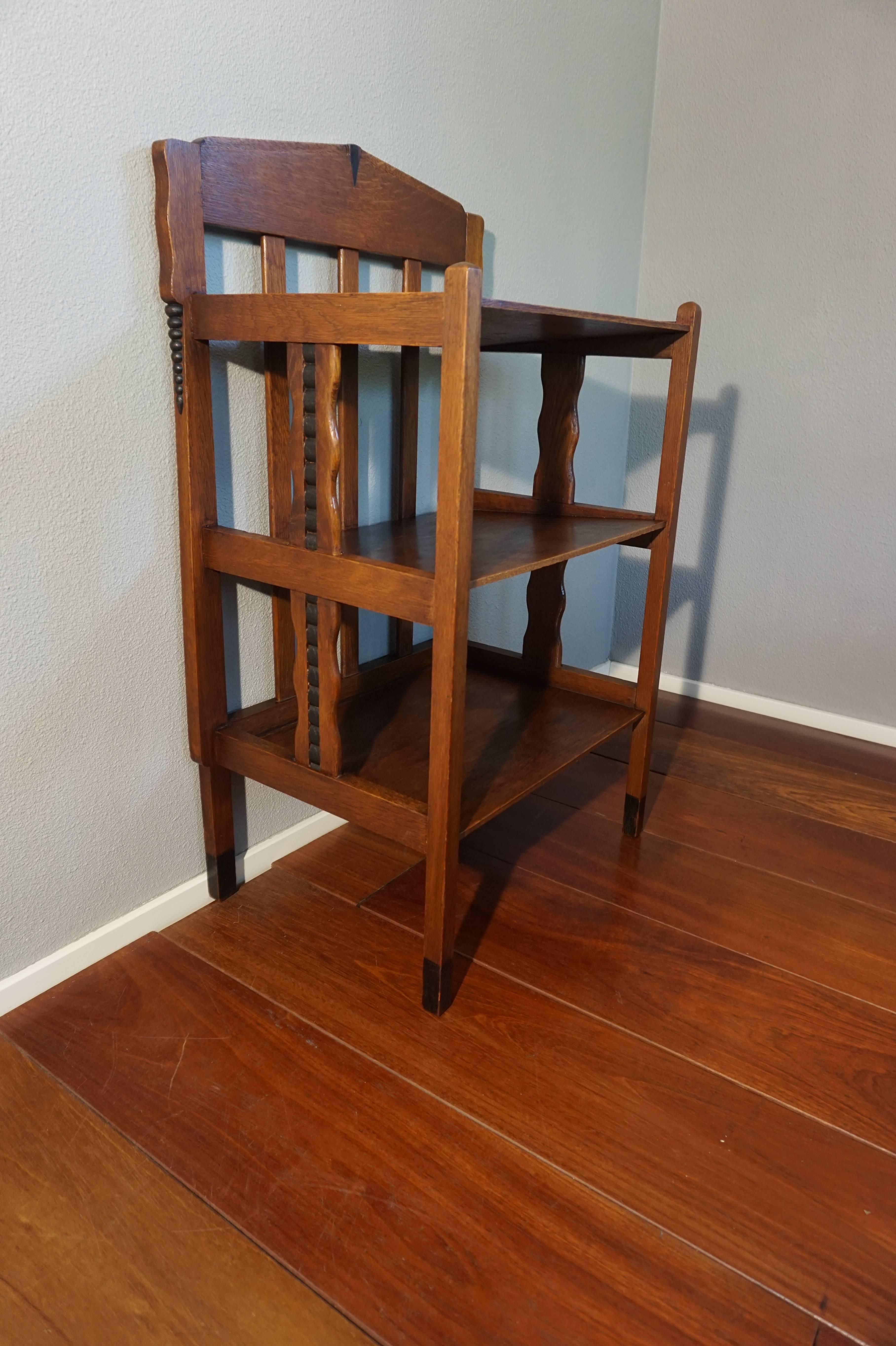 Stylish and practical magazine stand from the early 1900s.

We have been in the arts and antiques trade for over 25 years and we had never seen a Dutch Arts and Crafts magazine stand. To find one in such fine condition more than made our day. It is