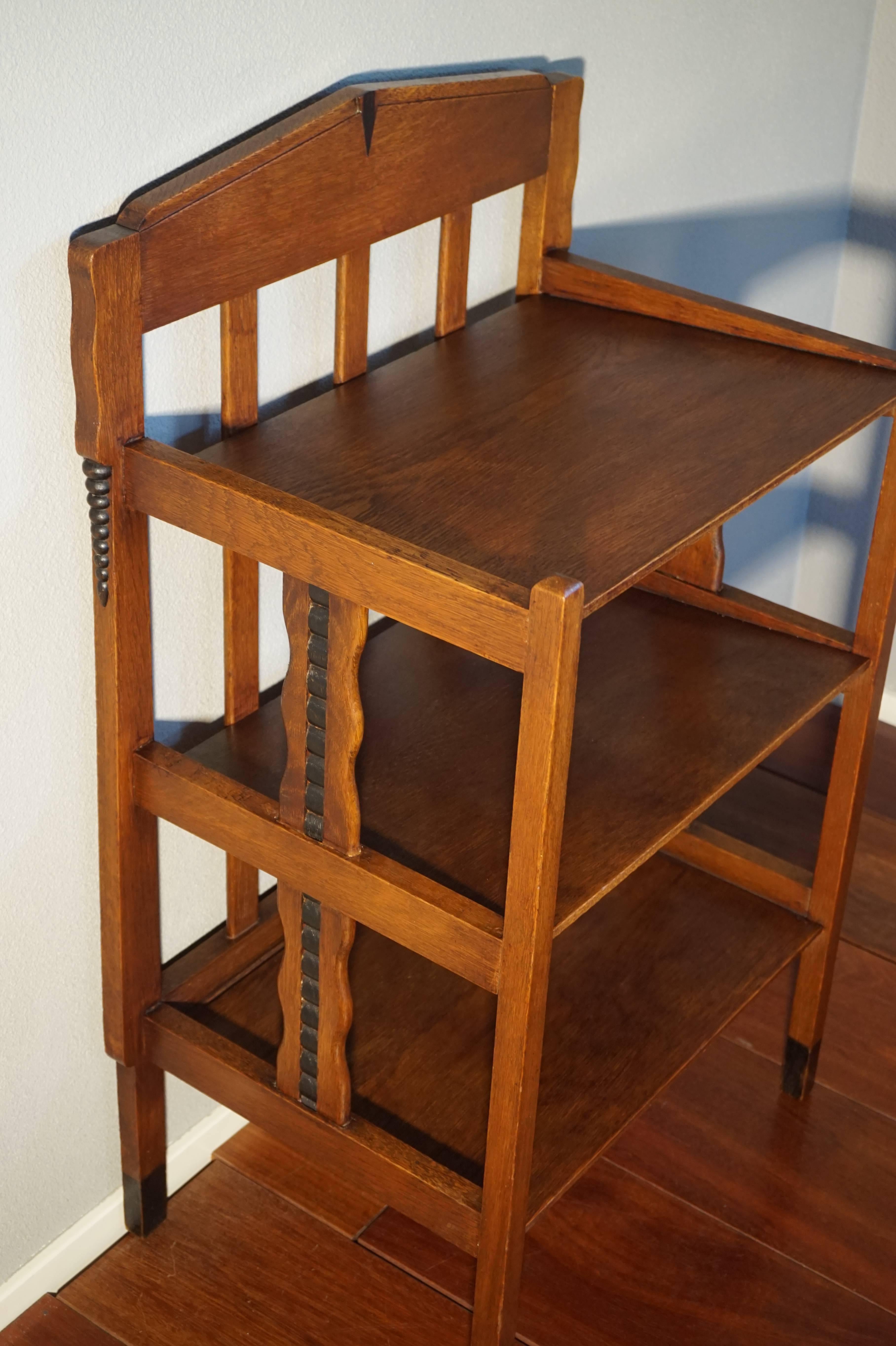 Rare & Stylish, Solid Oak Dutch Arts and Crafts Magazine Rack / Newspaper Stand In Excellent Condition In Lisse, NL