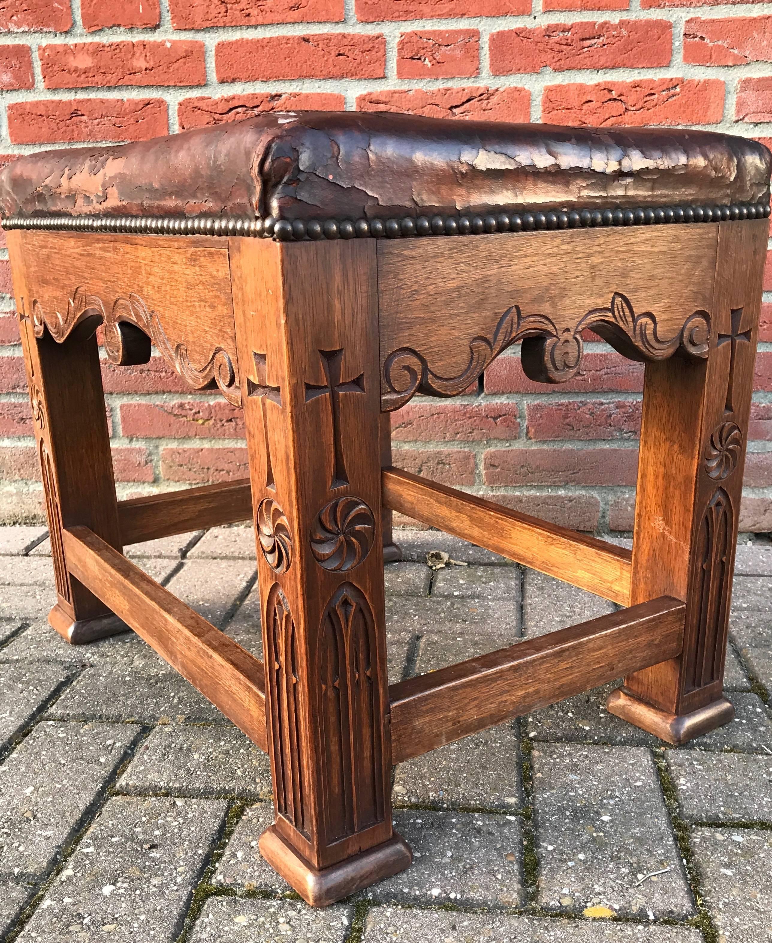 Stunning and practical Gothic stool from circa 1900.

This unique and sizeable Gothic stool is as stabile as the day it was made and the woodwork is in excellent condition. The solid oak frame comes with different quality carved Gothic elements