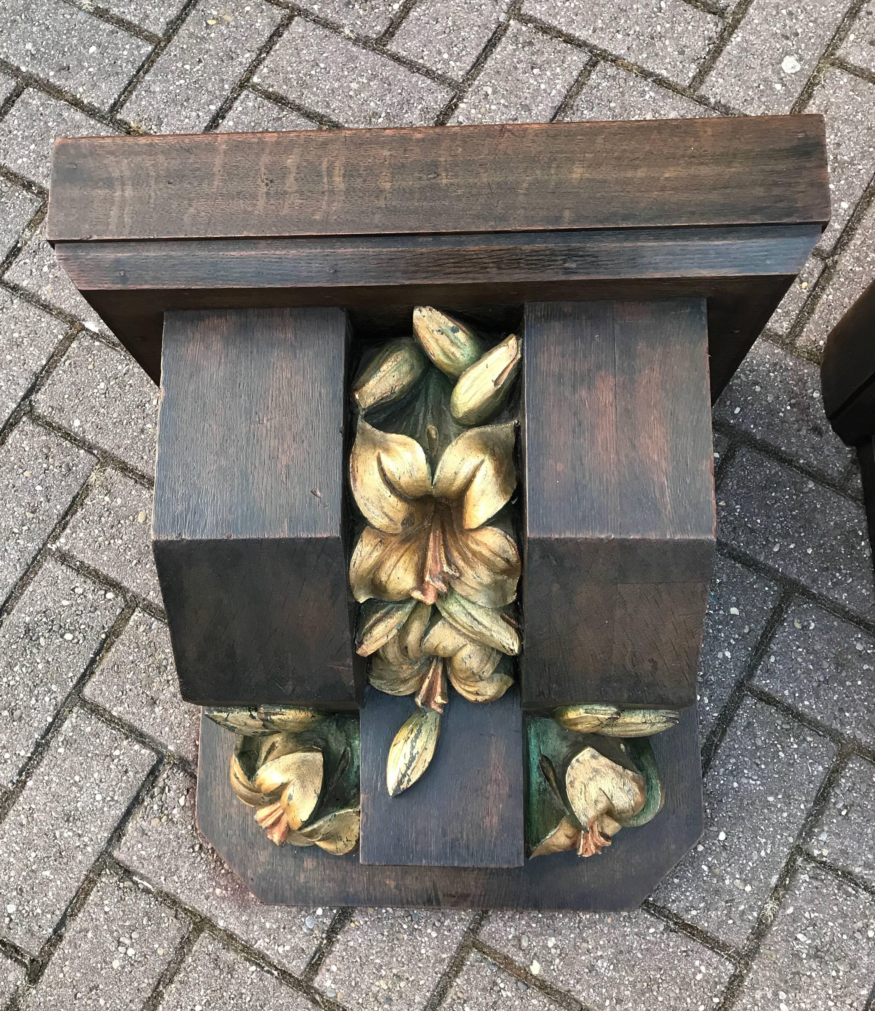 Pair Large Gothic Revival Wall Brackets or Corbels w. Beautifully Roses & Lilies In Good Condition For Sale In Lisse, NL