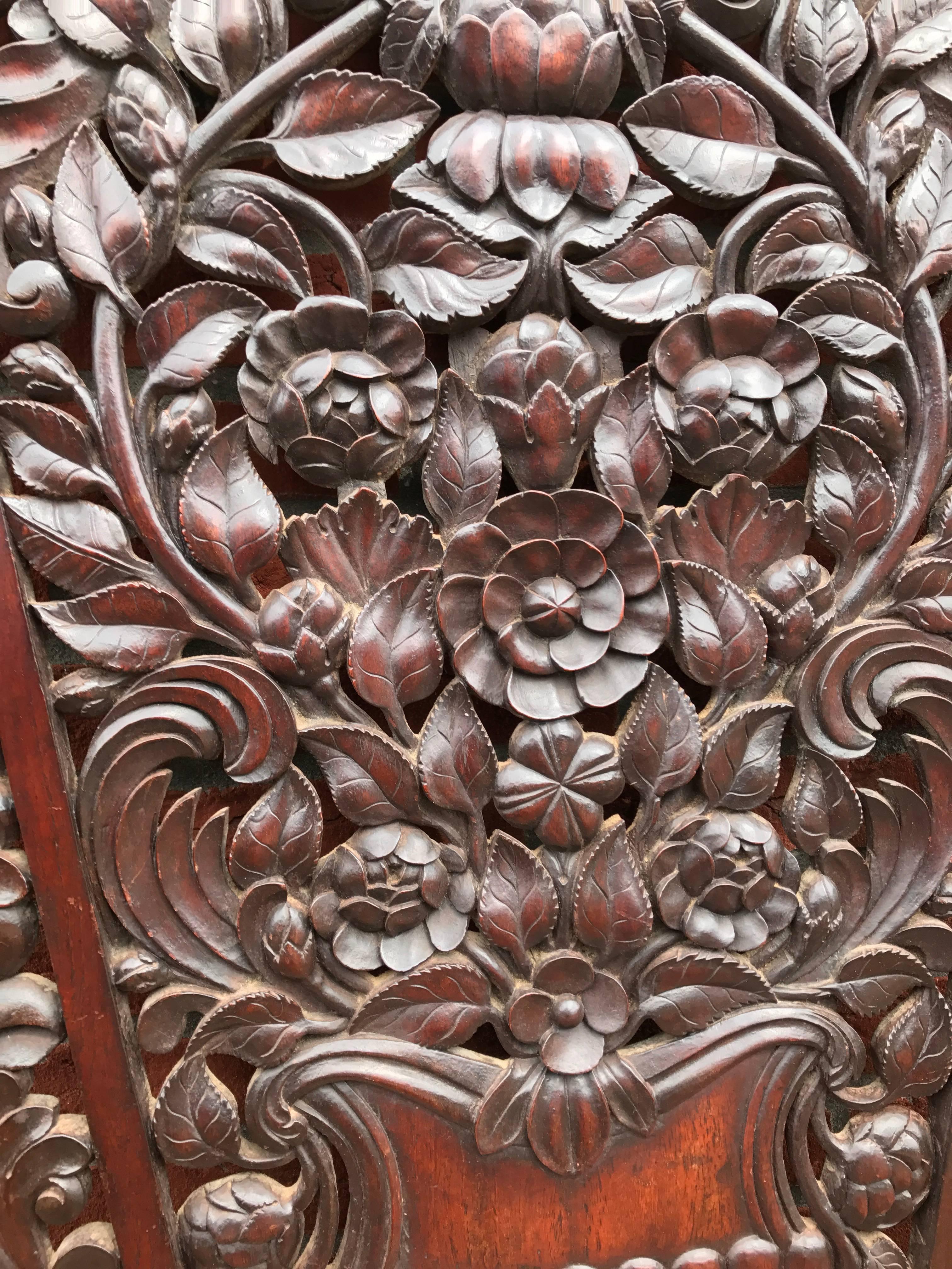 Antique and Incredibly Detailed, Large Hand Carved Mahogany Wall Panel/Plaque In Excellent Condition In Lisse, NL