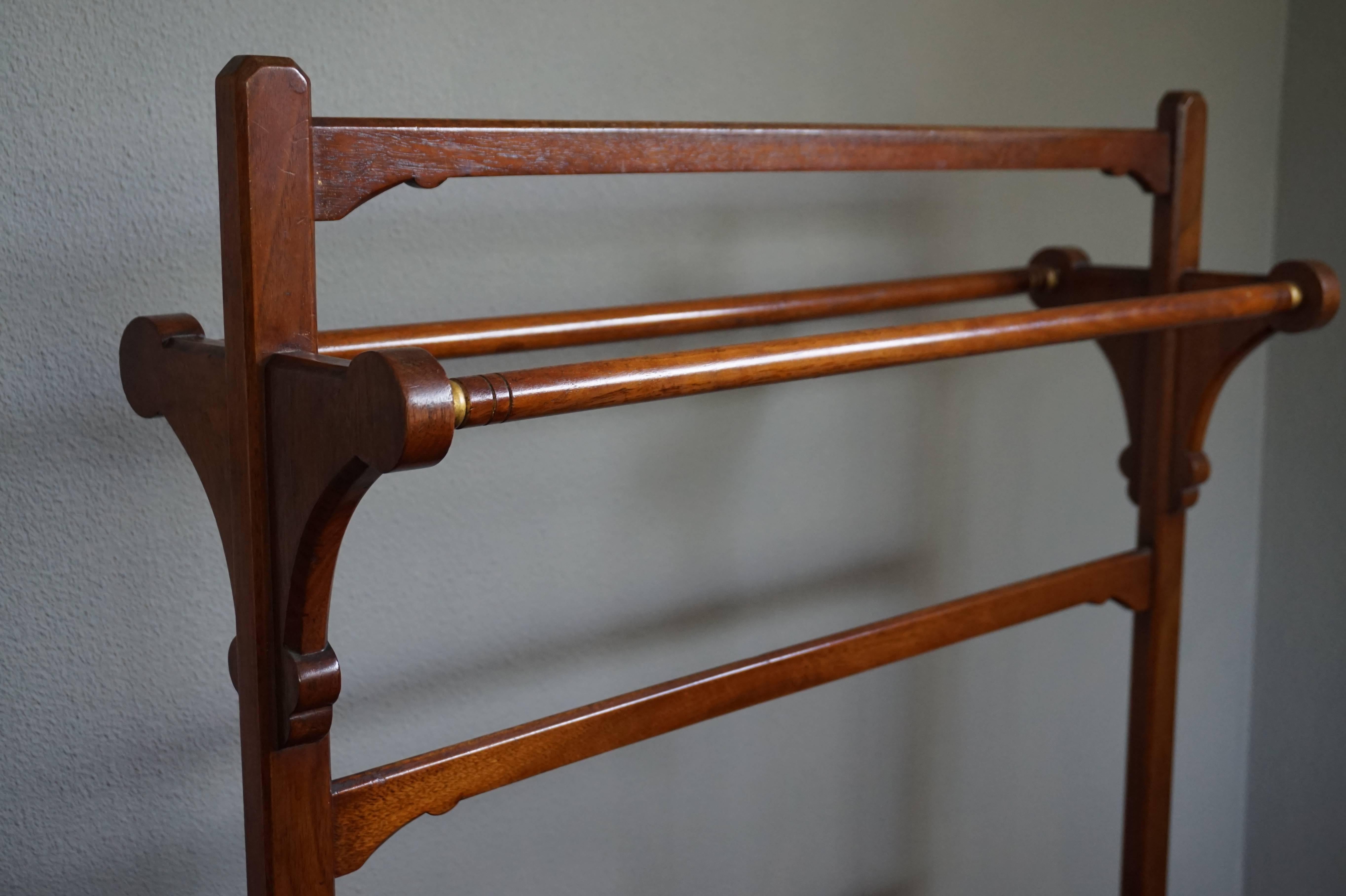 Arts & Crafts Walnut Towel Rack by Gillow & Co Attributed to Bruce James Talbert In Excellent Condition In Lisse, NL