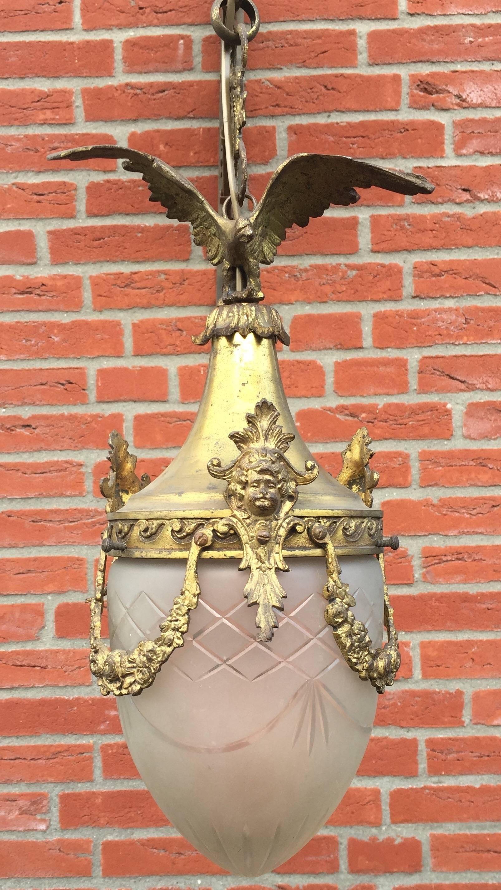 French Early 20th Century Bronze and Glass Neoclassical Pendant with an Eagle & Putti