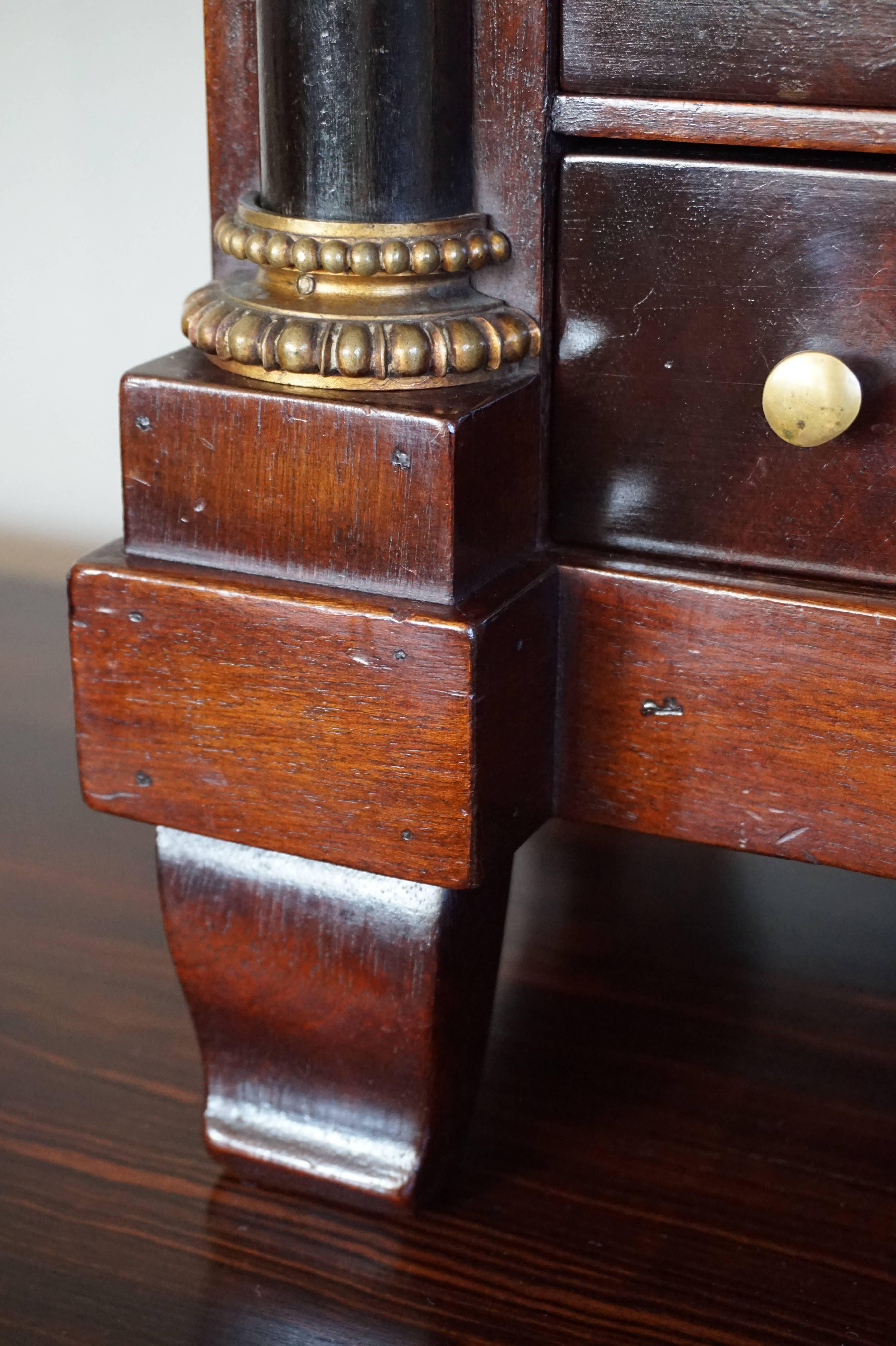 Chiffonnier / commode Empire miniature du XIXe siècle en bois de noyer et bronze en vente 2