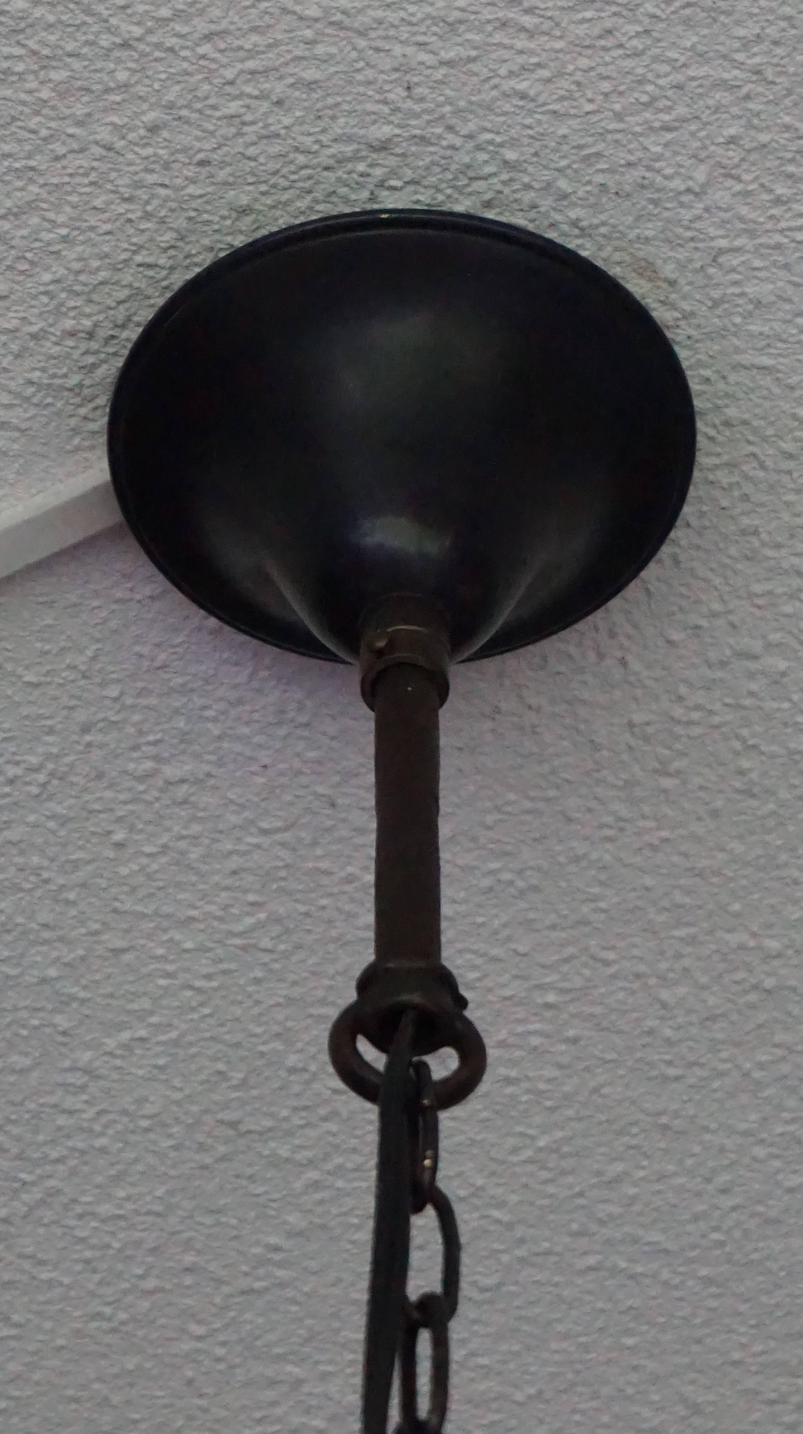 italien Remarquable lampe à suspension en verre soufflé à la bouche Pate de Verre de Murano dans un cadre métallique en vente