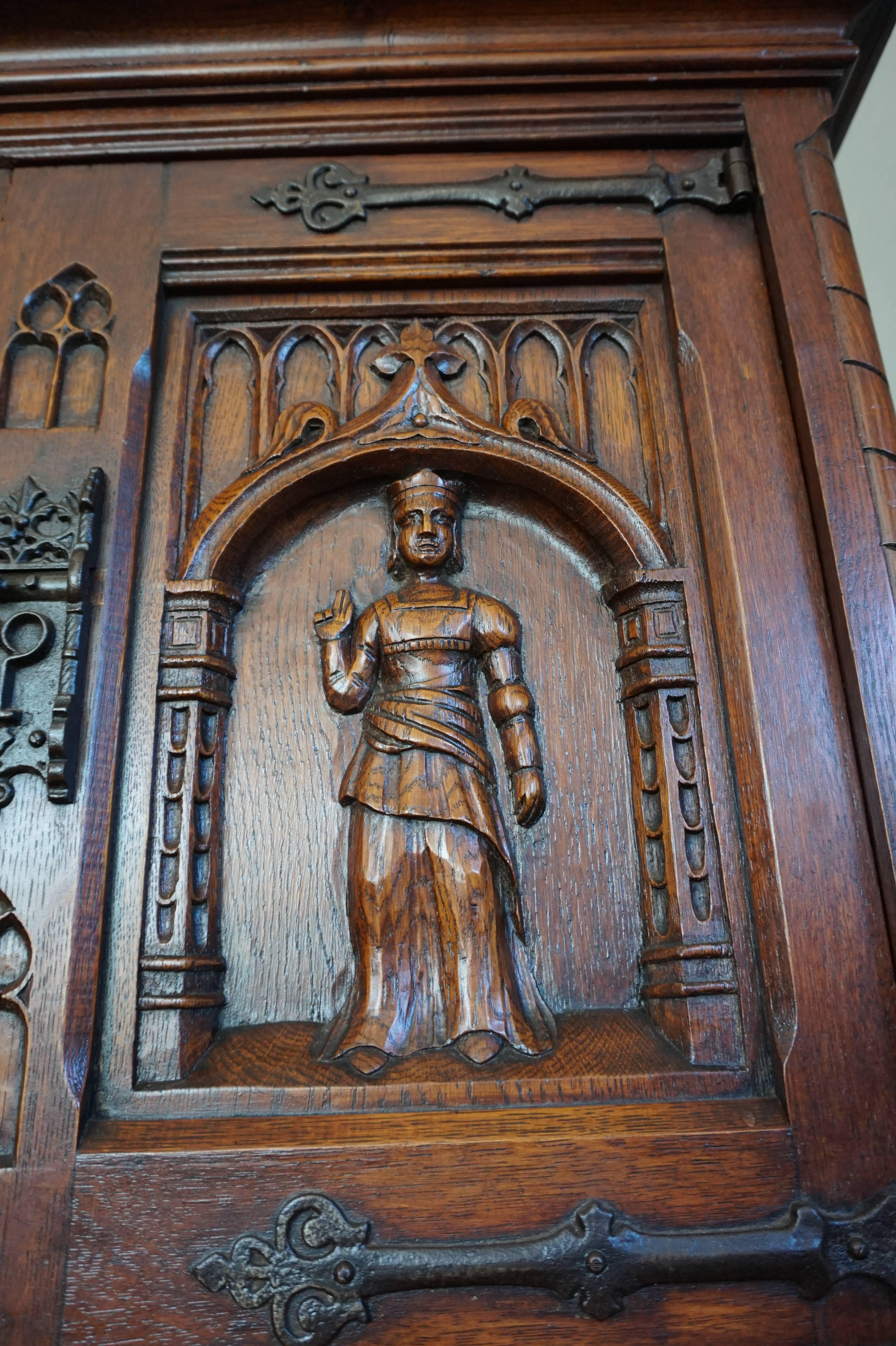 20th Century Gothic Revival Credenza / Drinks Cabinet with Hand-Carved King and Queen