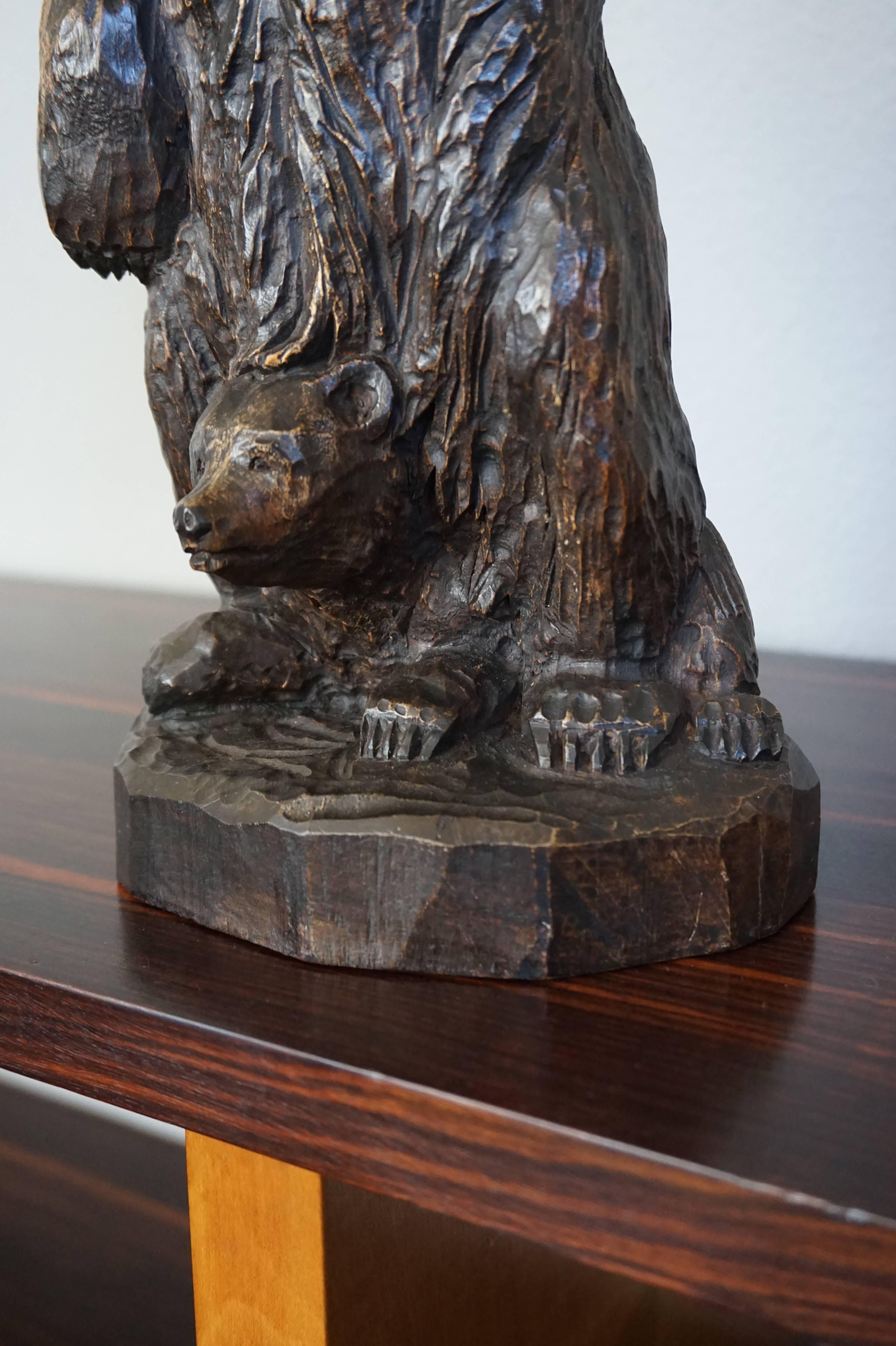 Antique Hand-Carved Standing Black Forest Bear & Sitting Baby Bear Cub Sculpture In Excellent Condition In Lisse, NL