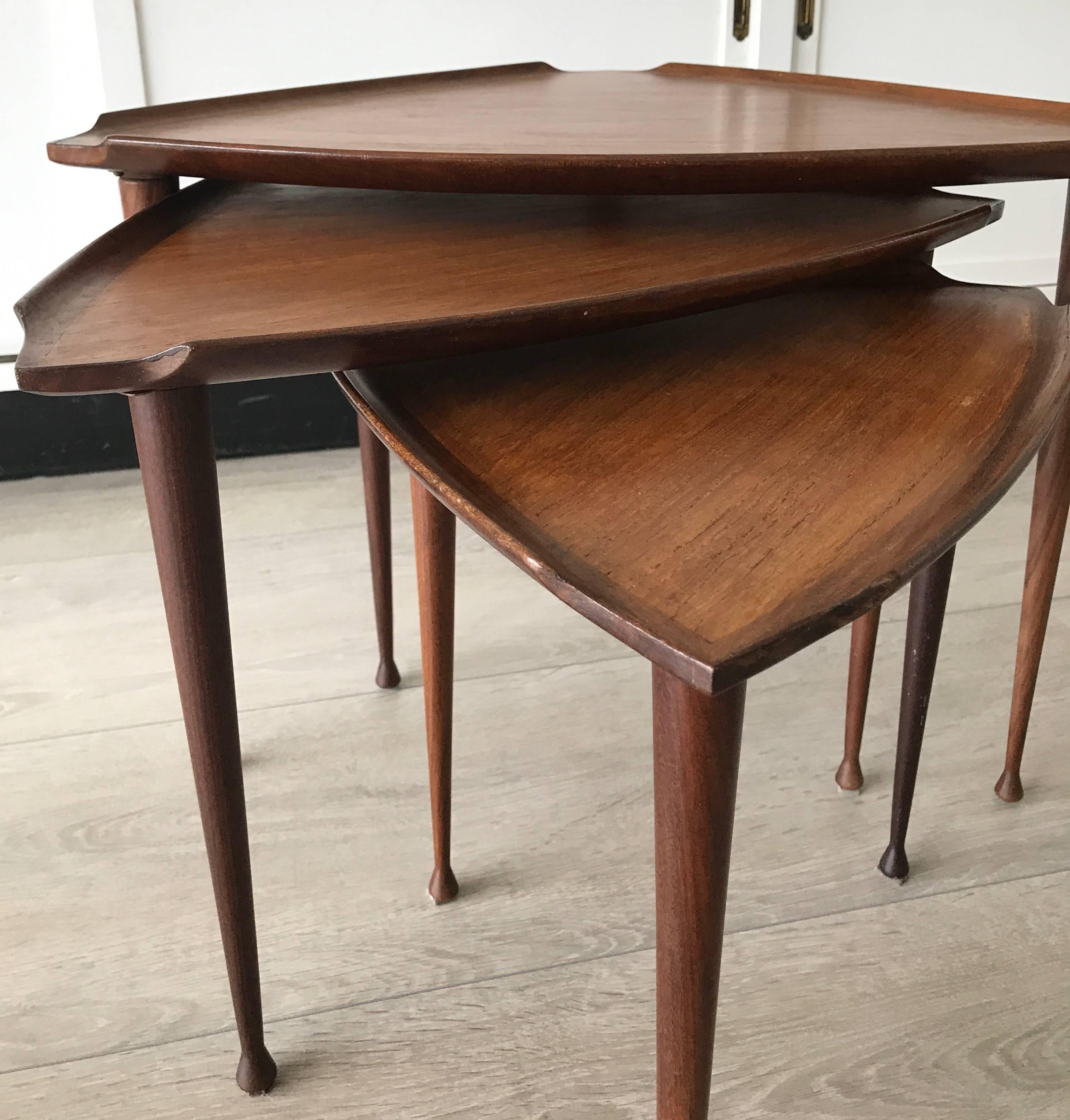 Mid-Century Modern Danish Teak Guitar Pick Triangle Nest of Tables Vintage Set In Excellent Condition In Lisse, NL
