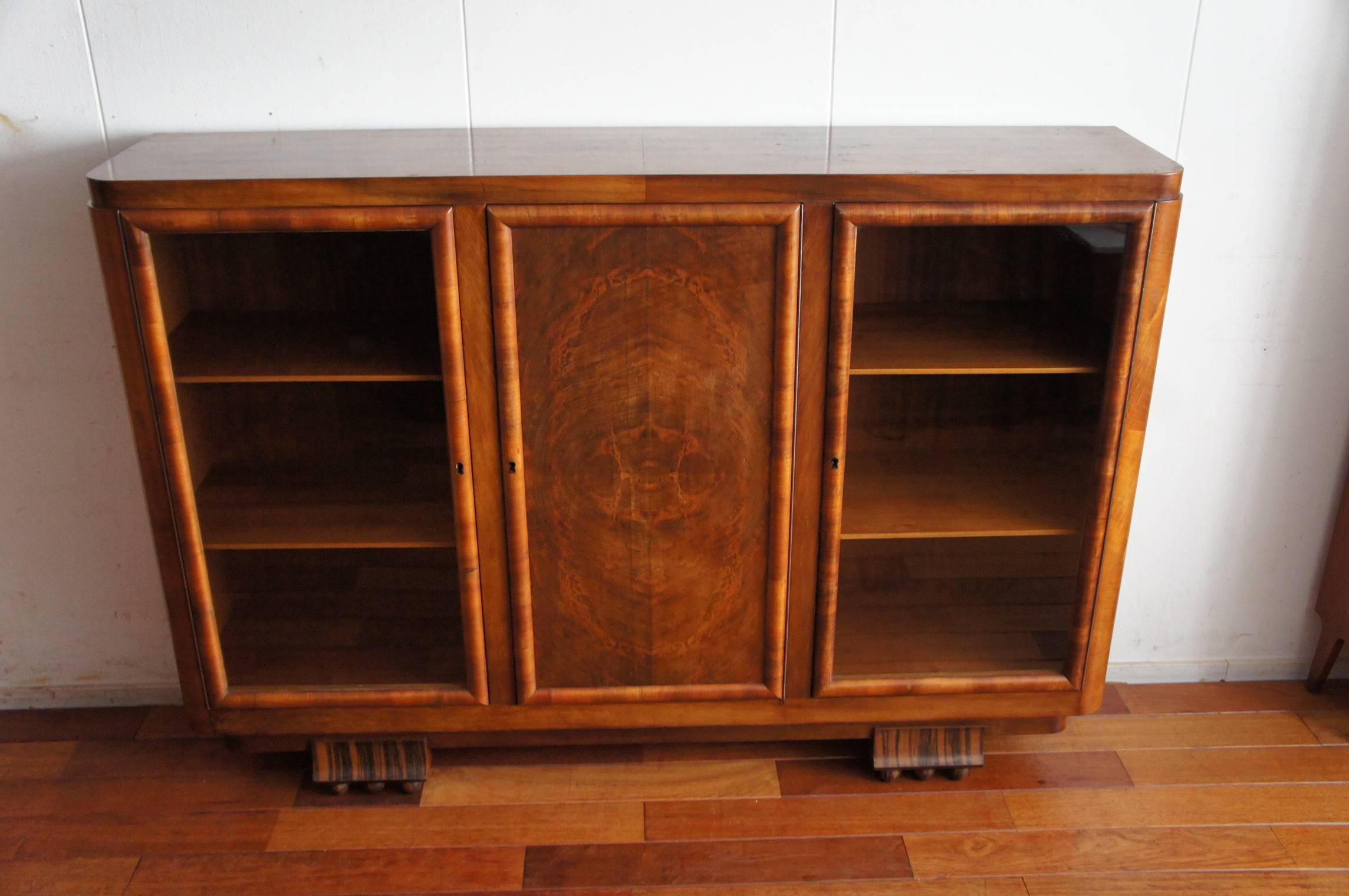 Pure Art Deco design bookcase of beautiful quality and condition.

If you are looking for a unique, good quality and excellent condition bookcase then this practical size specimen could be perfect for you. The combination of the light colored