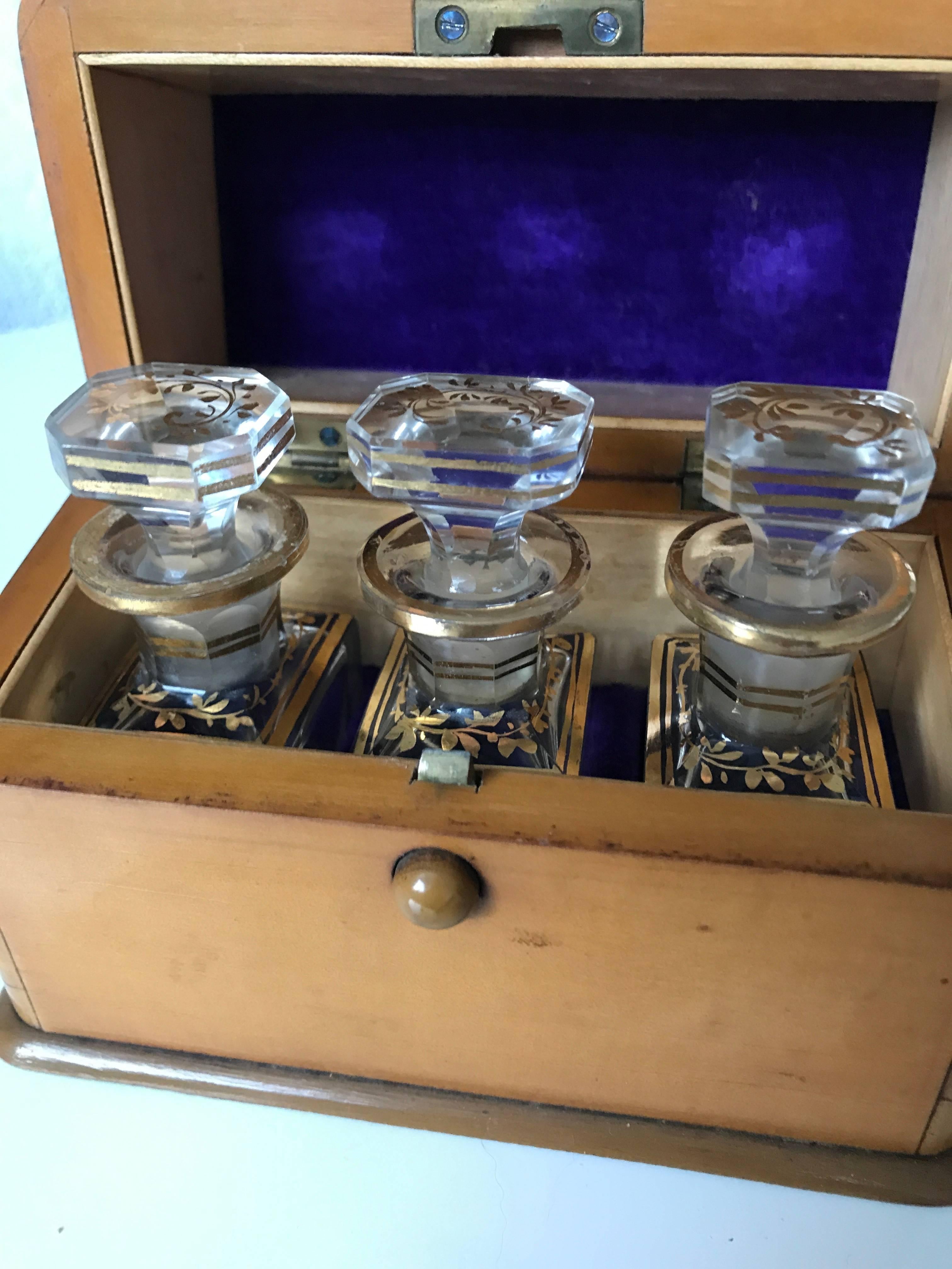 French Stunning Little Antique Box with Decorated and Gilt Perfume Bottles Napoleon III For Sale