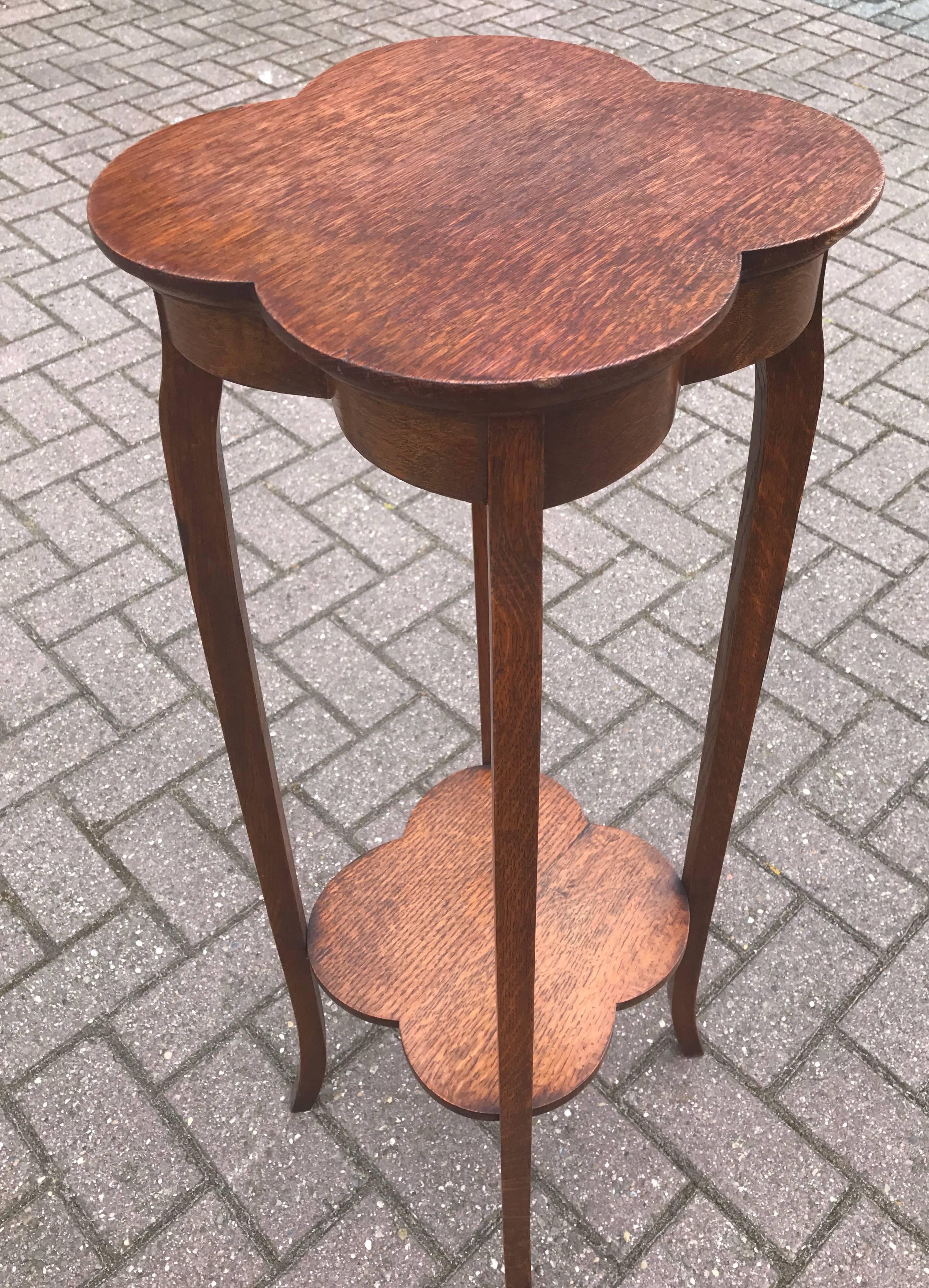 flower shaped table