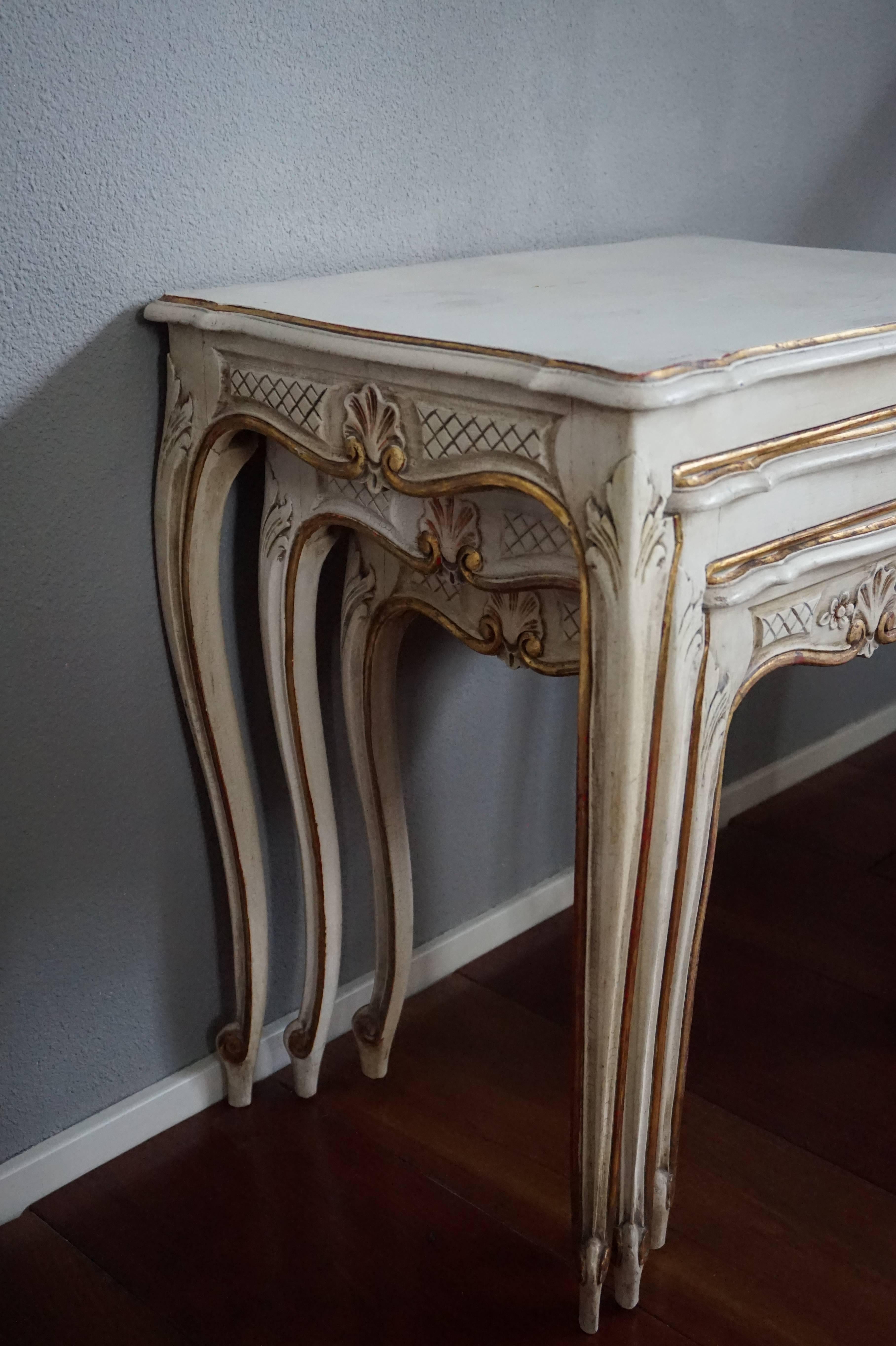 Hand-Carved Early 20th Century Italian or French Nest of Tables in Beige-White with Gilding