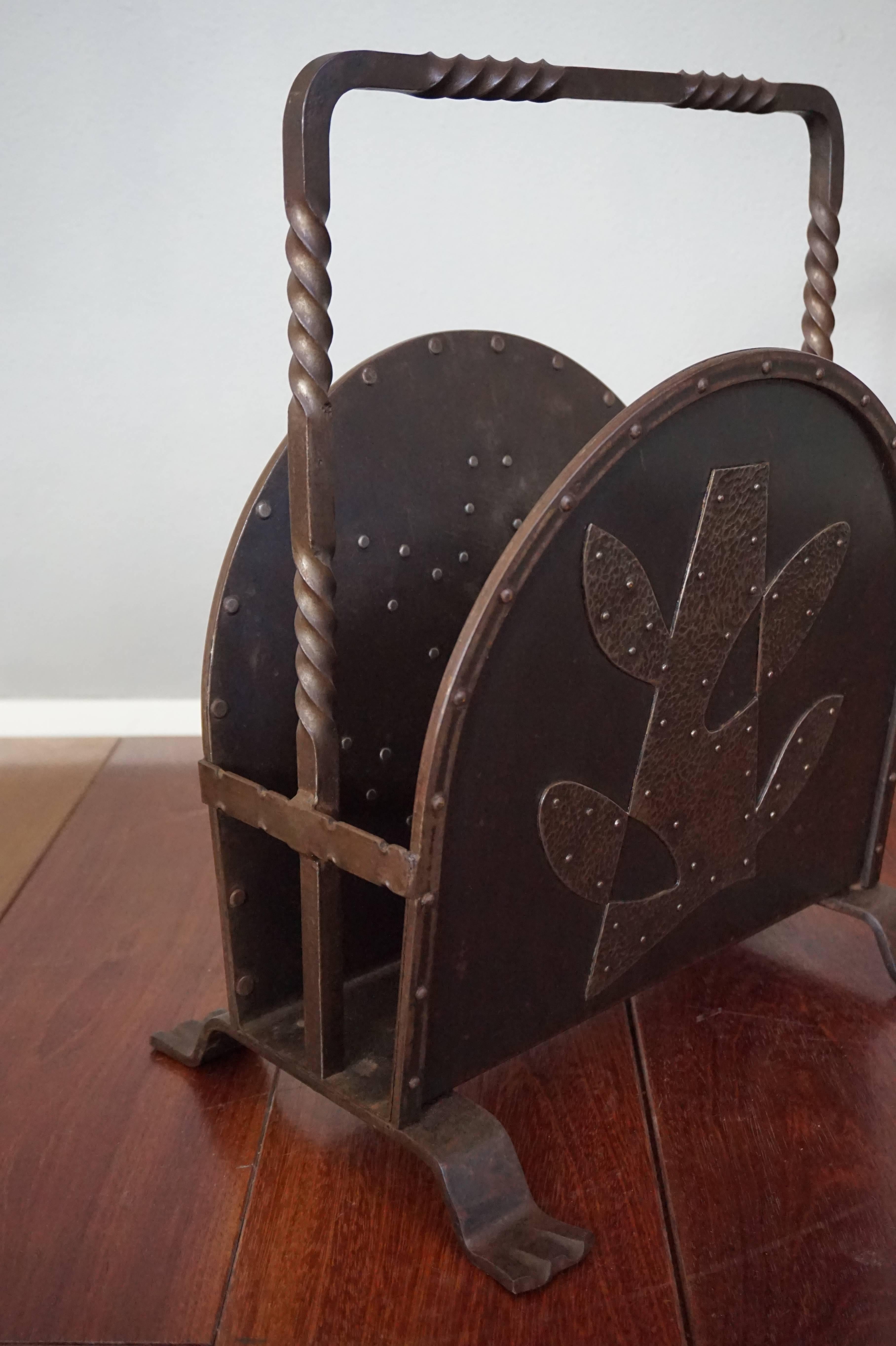 Unique Mid-Century Hand-Forged Wrought Iron Magazine Stand with Stylized Tree In Excellent Condition For Sale In Lisse, NL