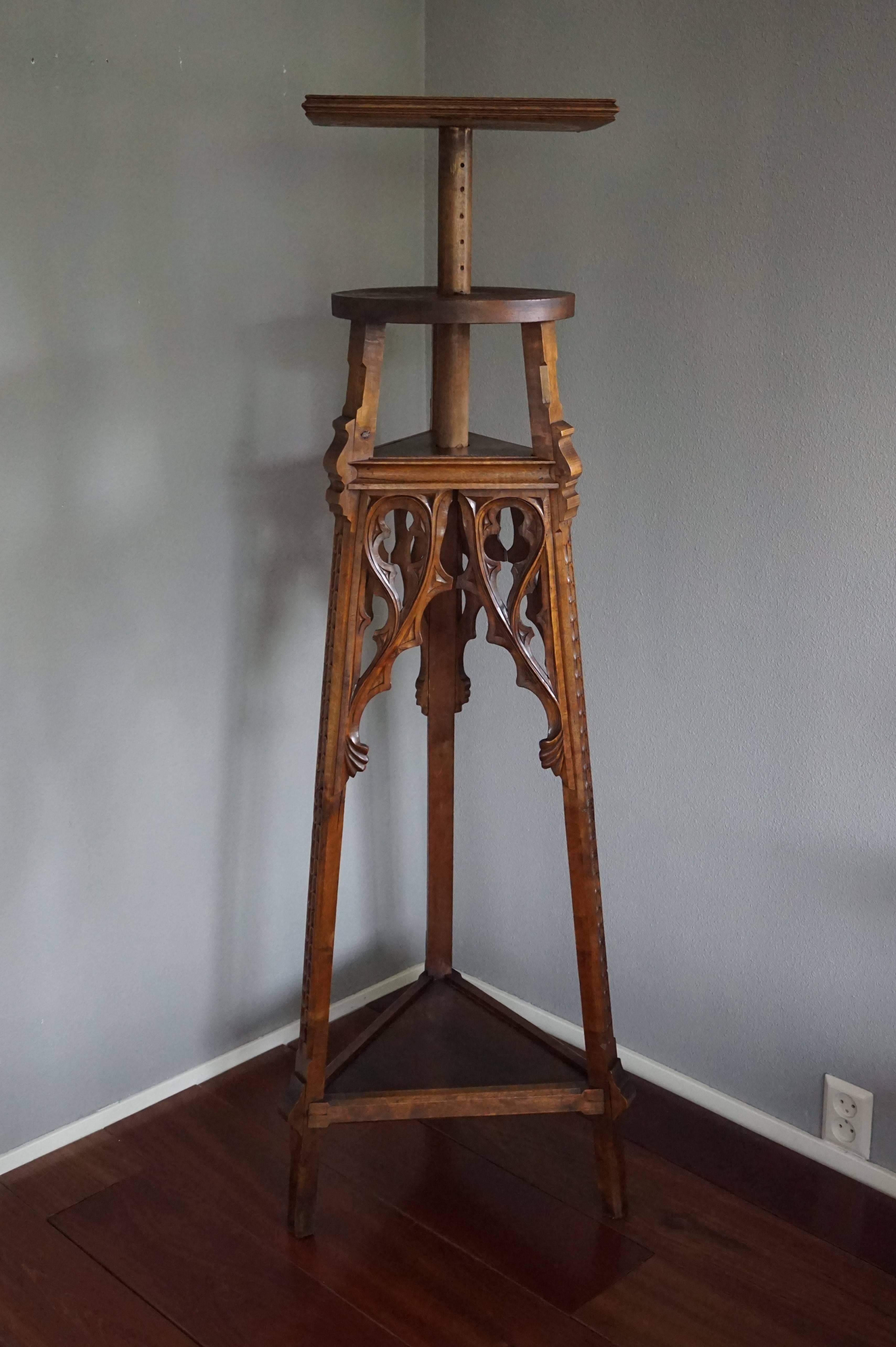 Antique and Large Hand Carved Gothic Revival Studio Work Easel / Sculpture Stand In Excellent Condition In Lisse, NL