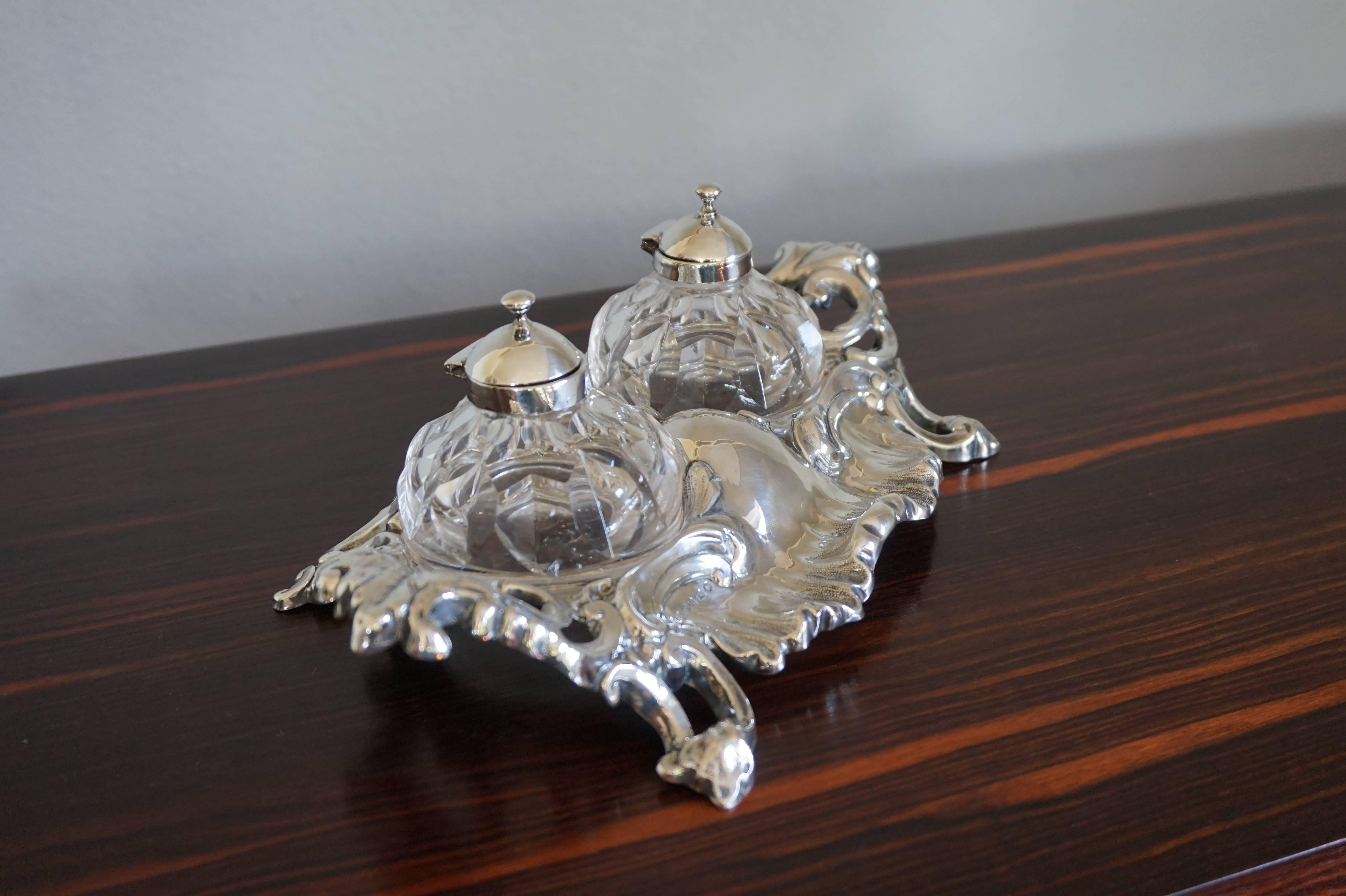 Stunning inkstand in wonderful condition.

For those who prefer the finer things in life we also have this wonderful and extremely elegant inkstand. It is made of sterling silver and the handcrafted and all original inkwells with their silver lids