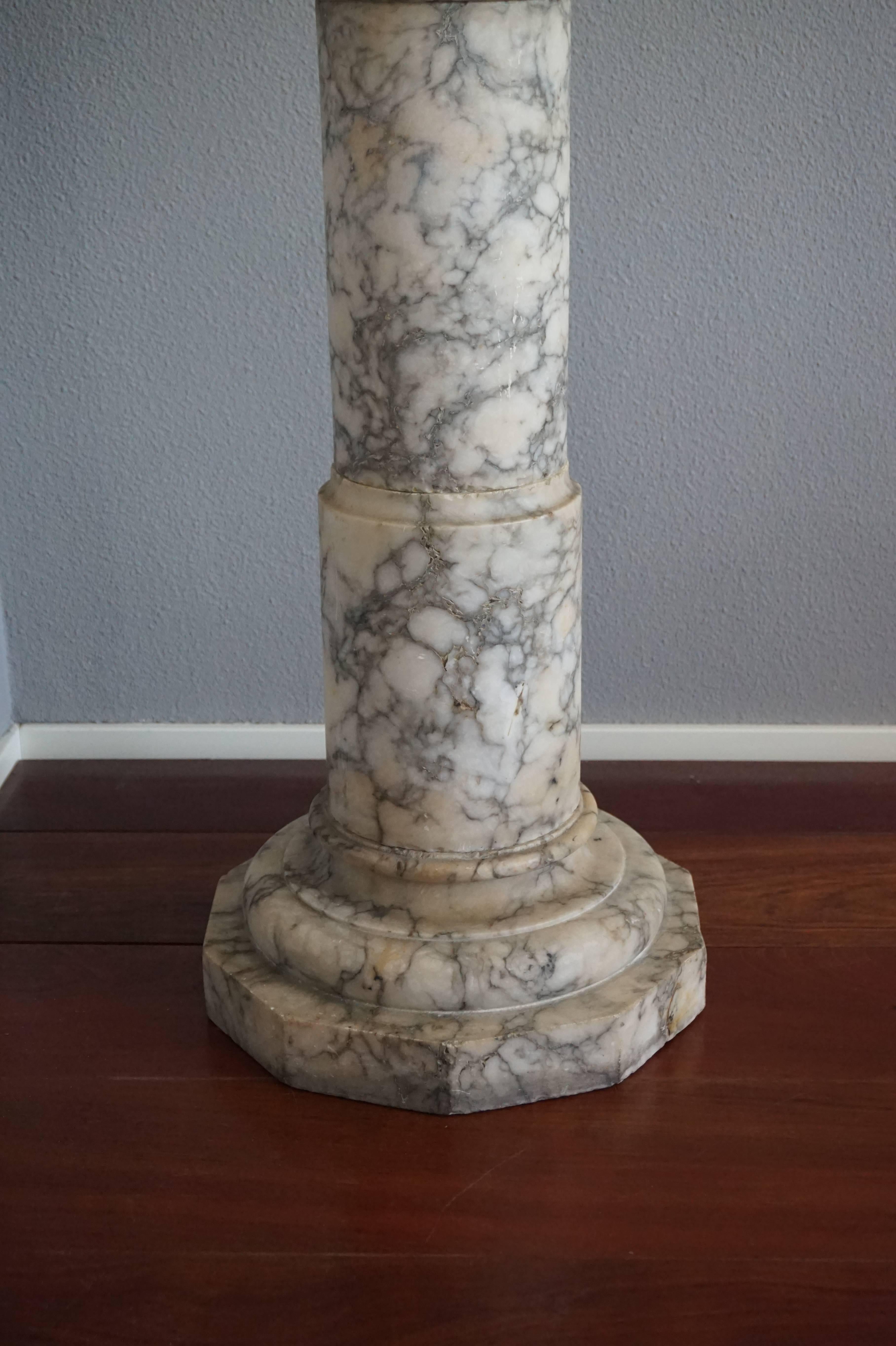 Classical Roman Stylish and Adjustable Late 19th Century Italian, Alabaster Column Pedestal