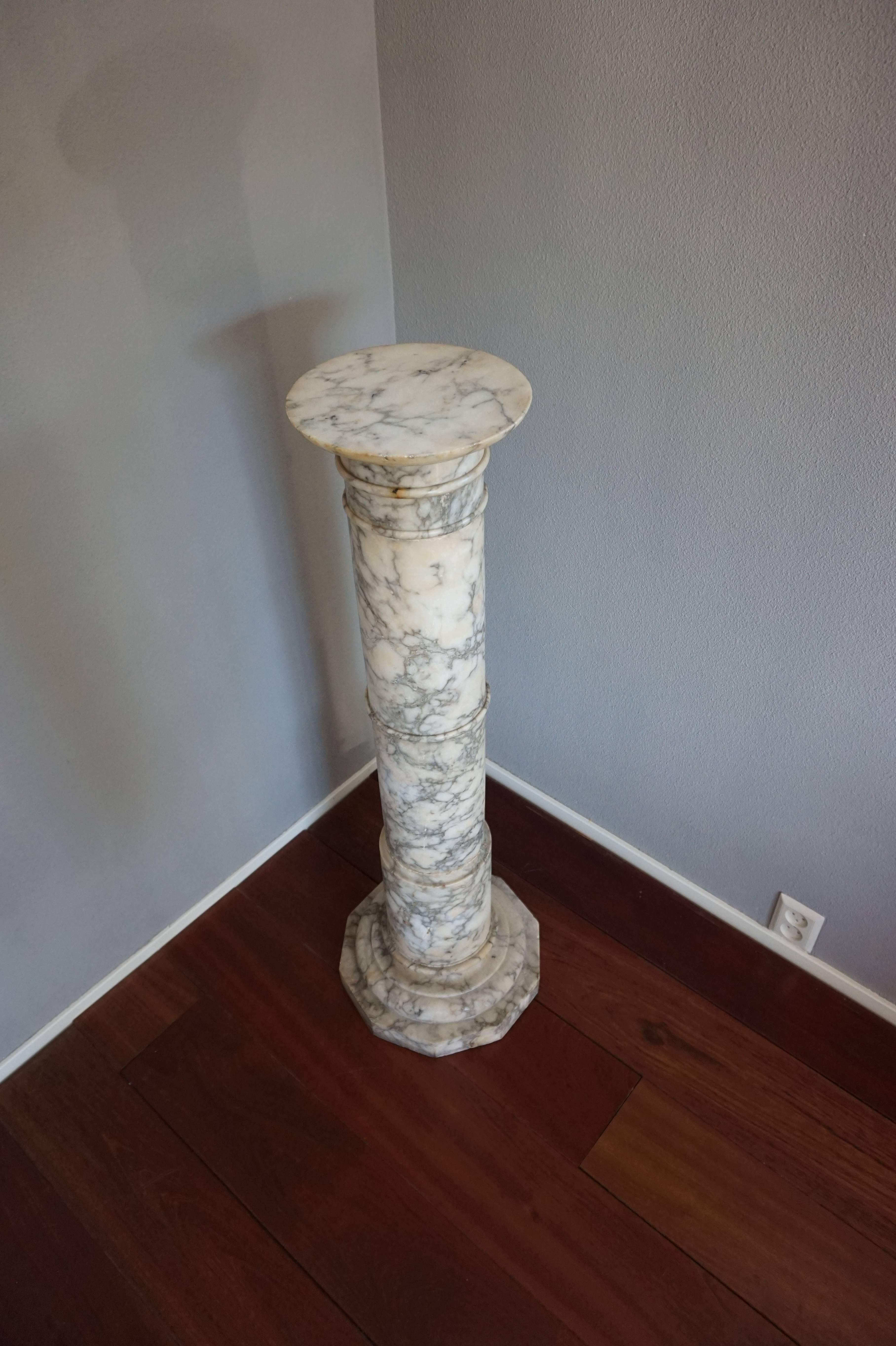 Hand-Crafted Stylish and Adjustable Late 19th Century Italian, Alabaster Column Pedestal