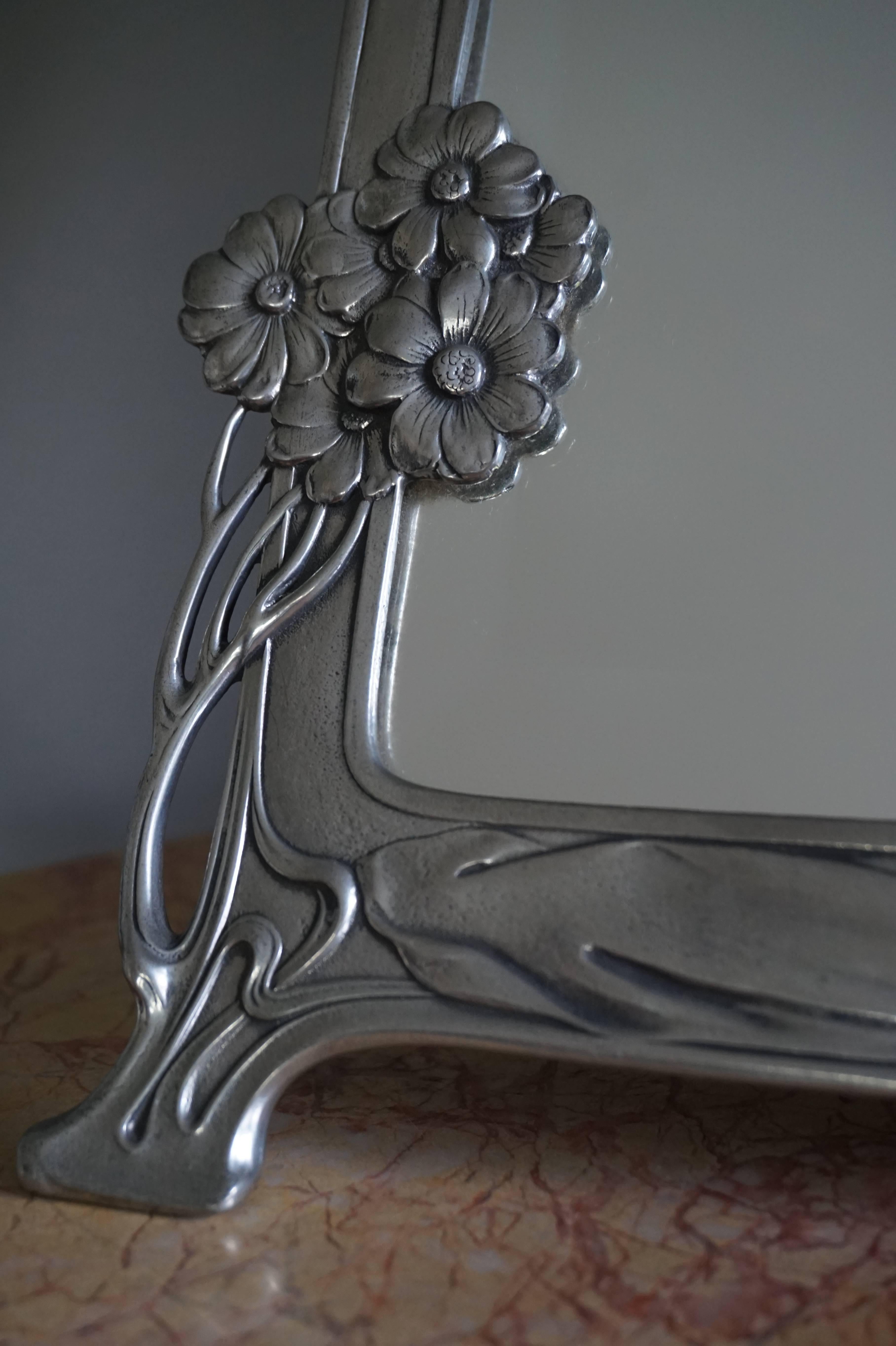 Superbe miroir de table en verre biseauté de style Art nouveau avec sculpture de belle femme Excellent état - En vente à Lisse, NL