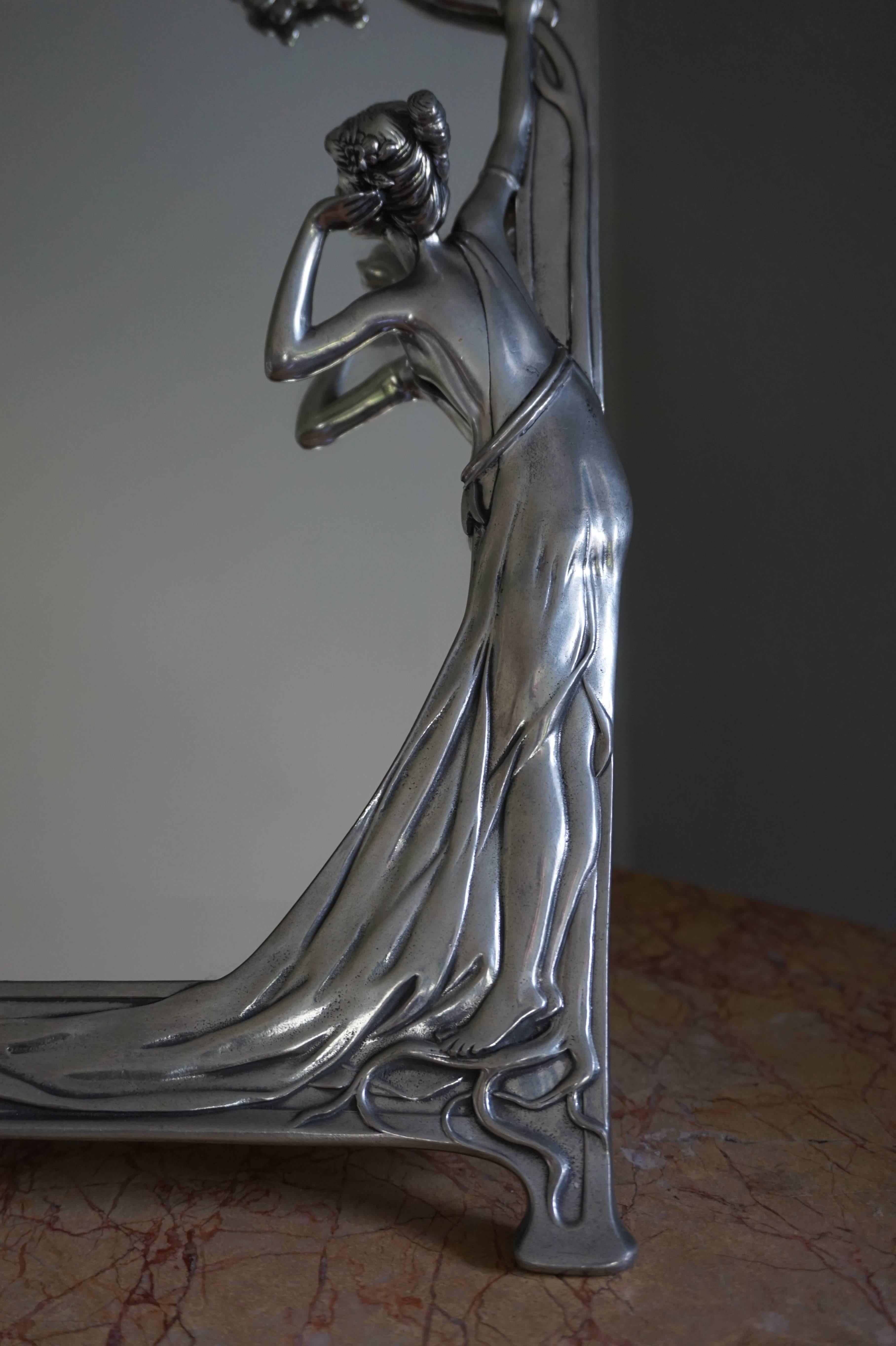 Biseauté Superbe miroir de table en verre biseauté de style Art nouveau avec sculpture de belle femme en vente
