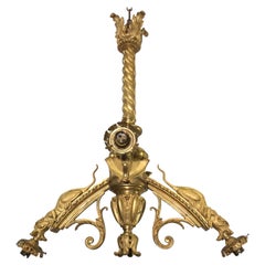 Lampe à suspension néo-gothique en bronze doré au feu avec de rares créatures mythologiques