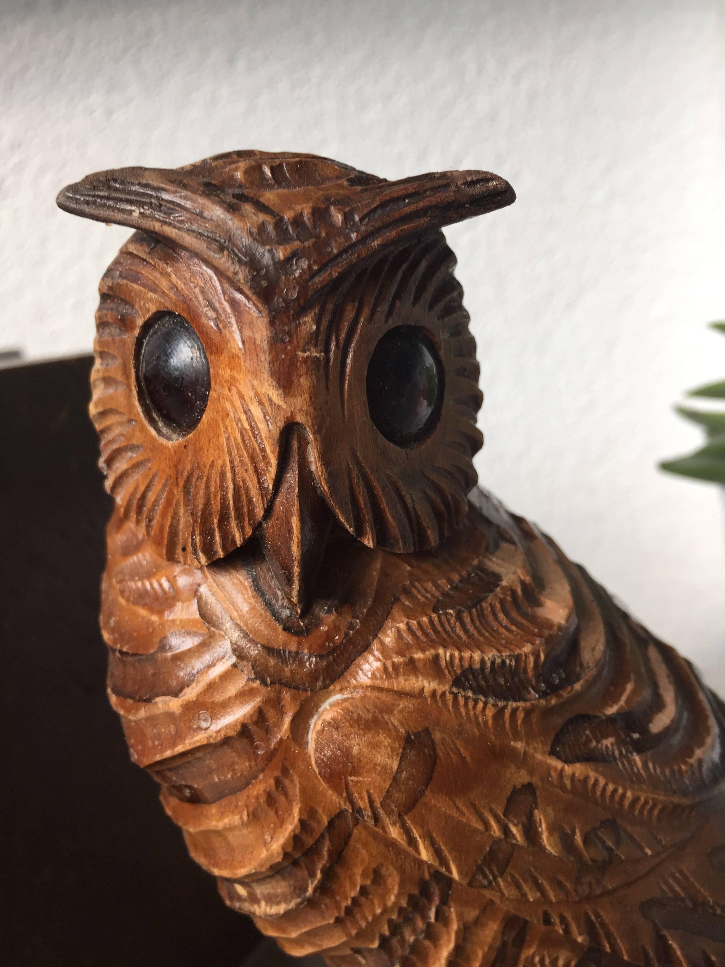 Highly Decorative Pair of Mid-20th Century Quality Carved Owl Bookends In Excellent Condition In Lisse, NL