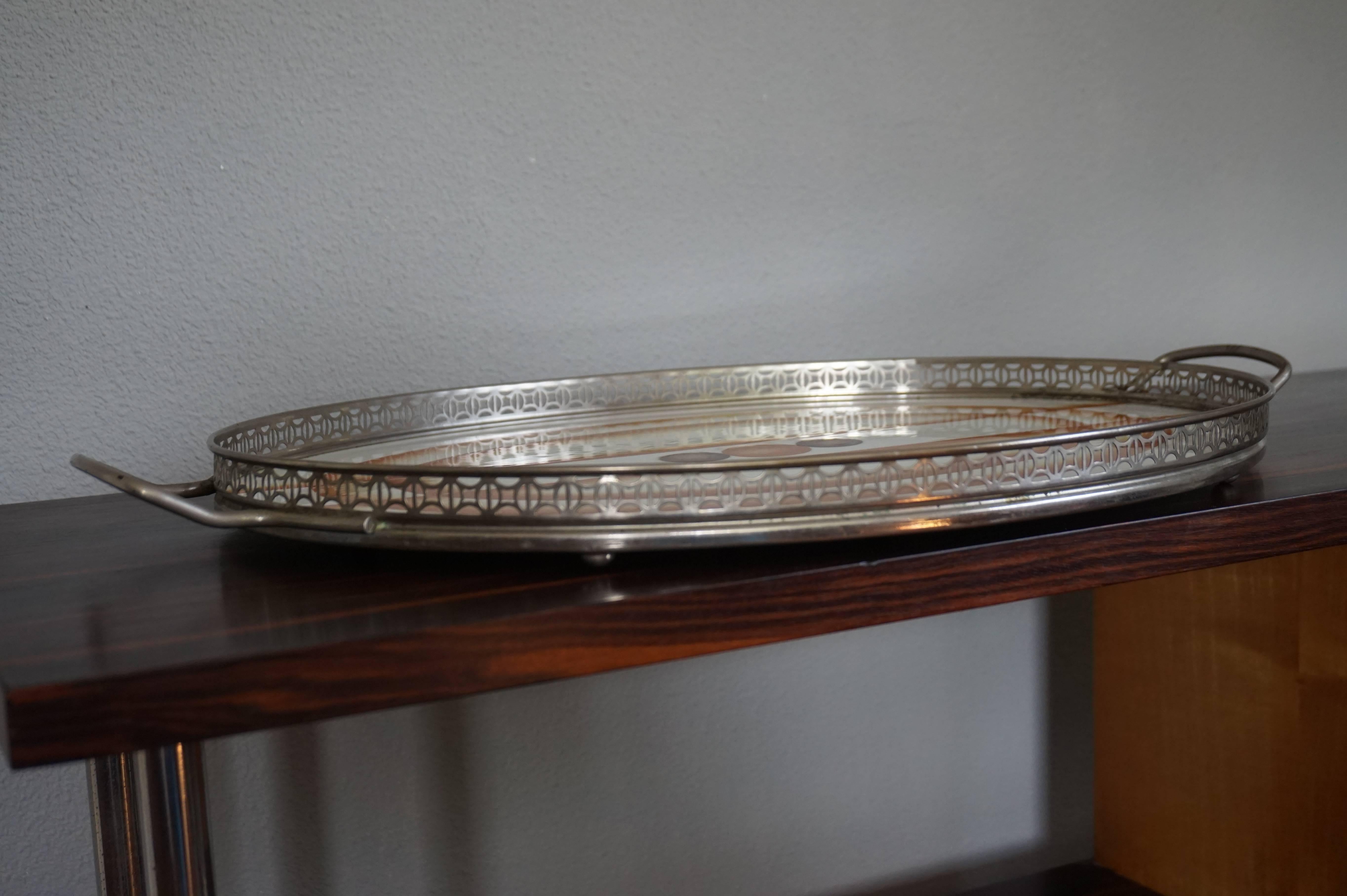 Early 20th Century Oval Art Deco Single Tile Serving Tray with Geometrical Motif In Excellent Condition In Lisse, NL